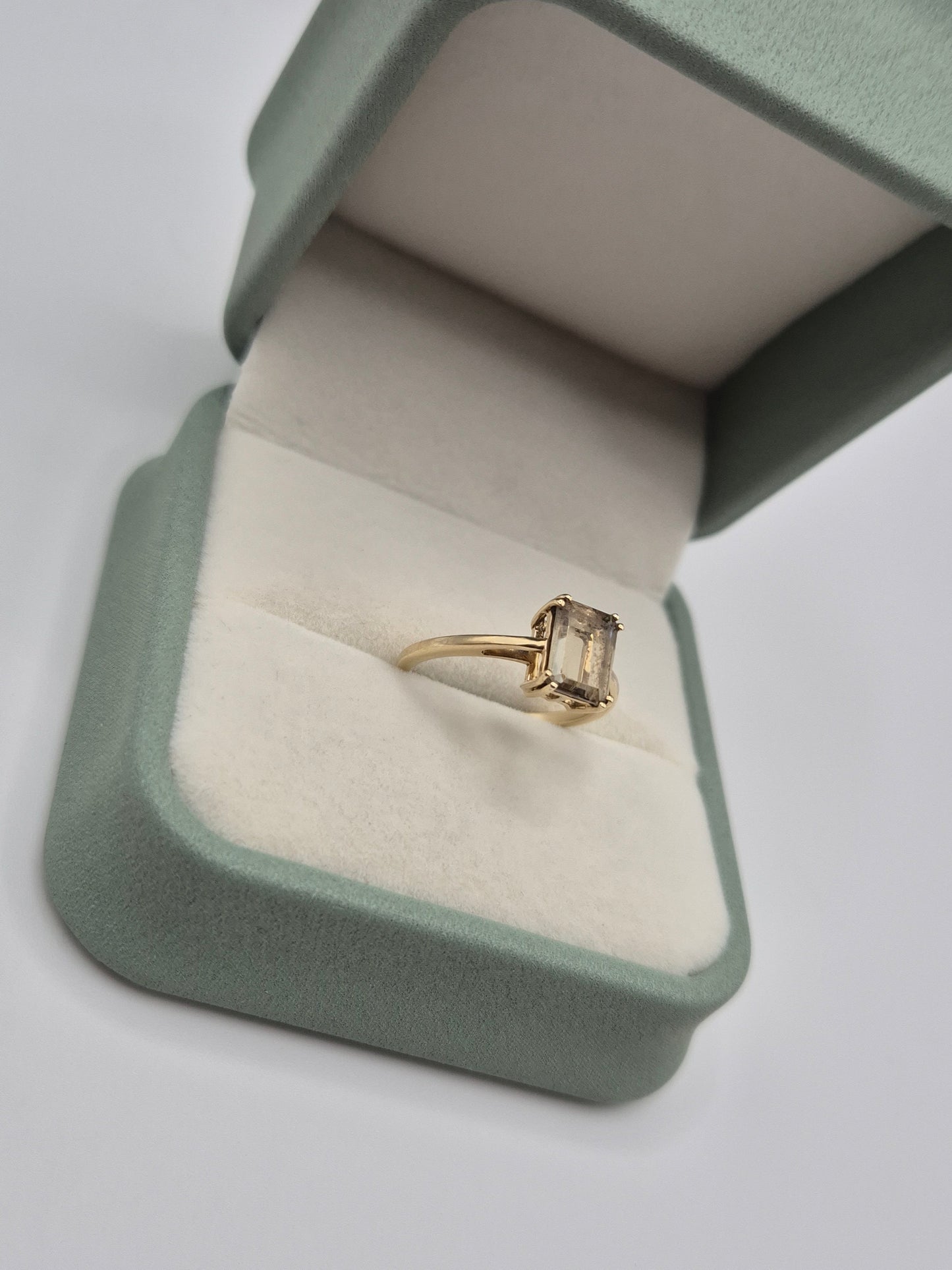 9ct gold lemon quartz ring