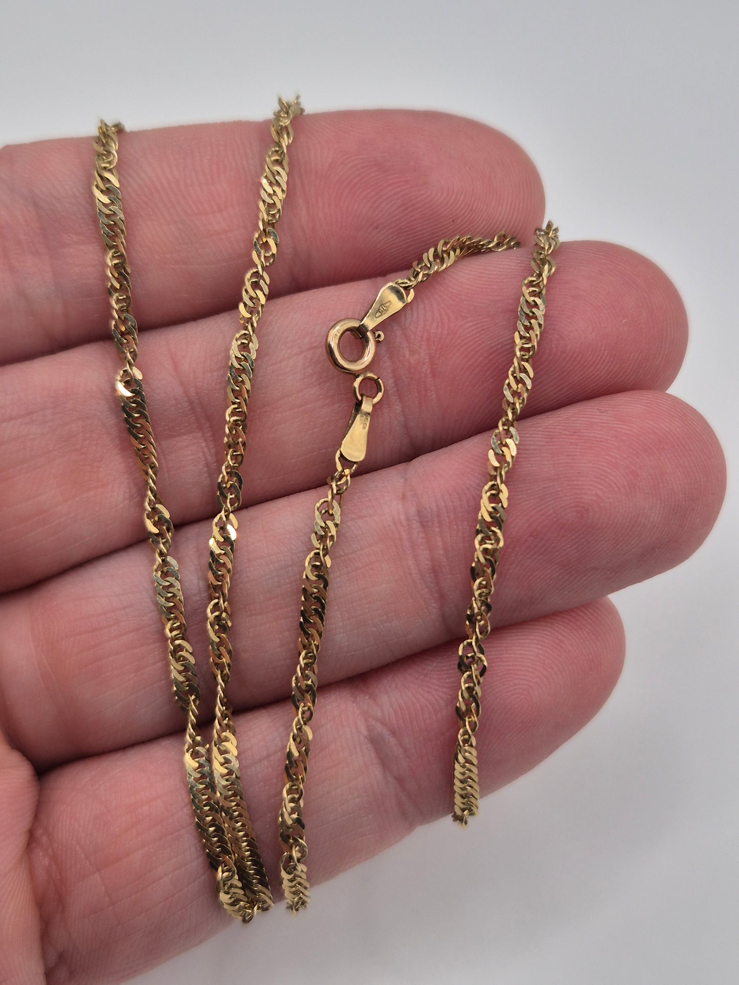 9ct gold swirl link chain (23)