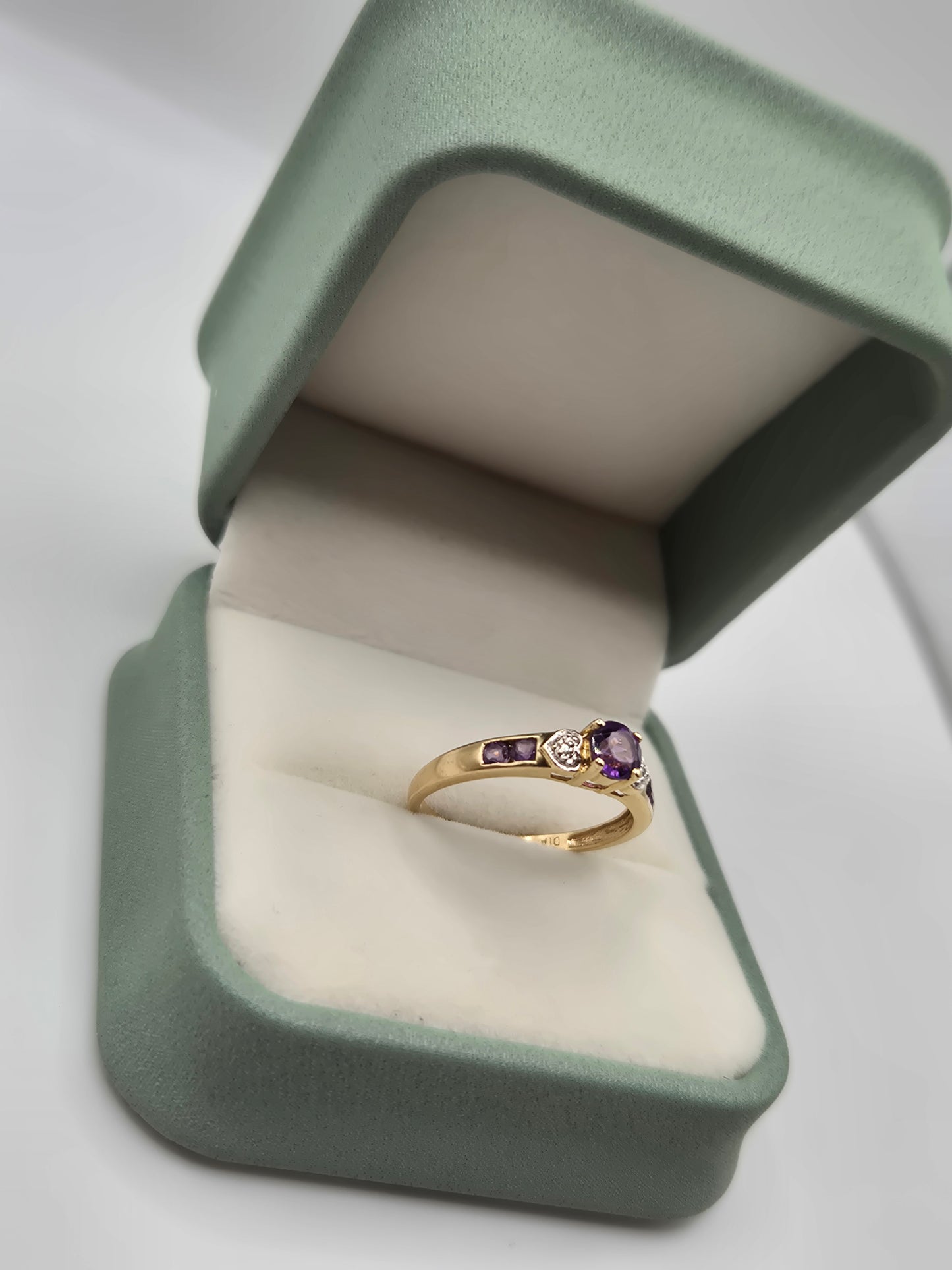9ct gold amethyst and diamond ring
