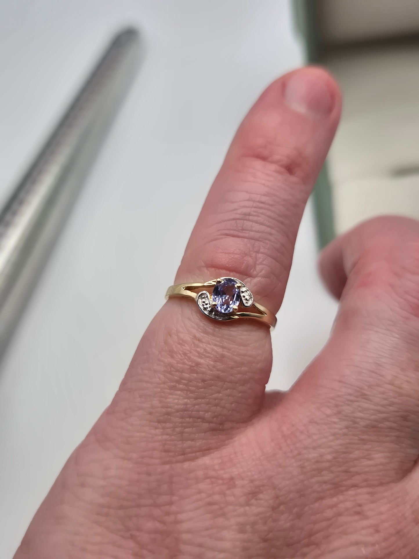 9ct gold tanzanite ring