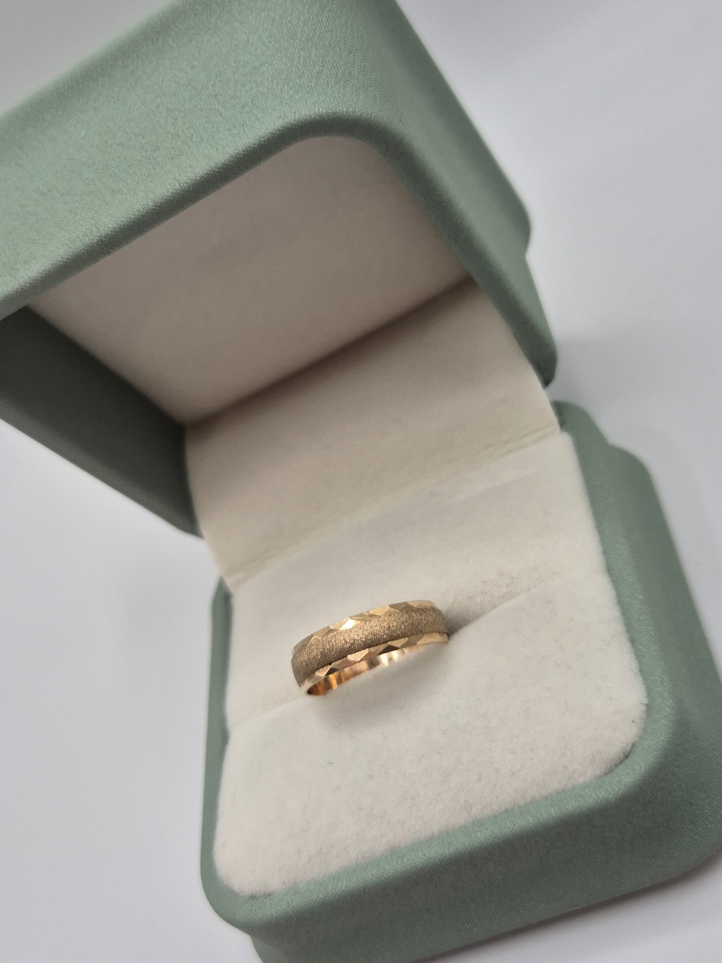 9ct gold ring