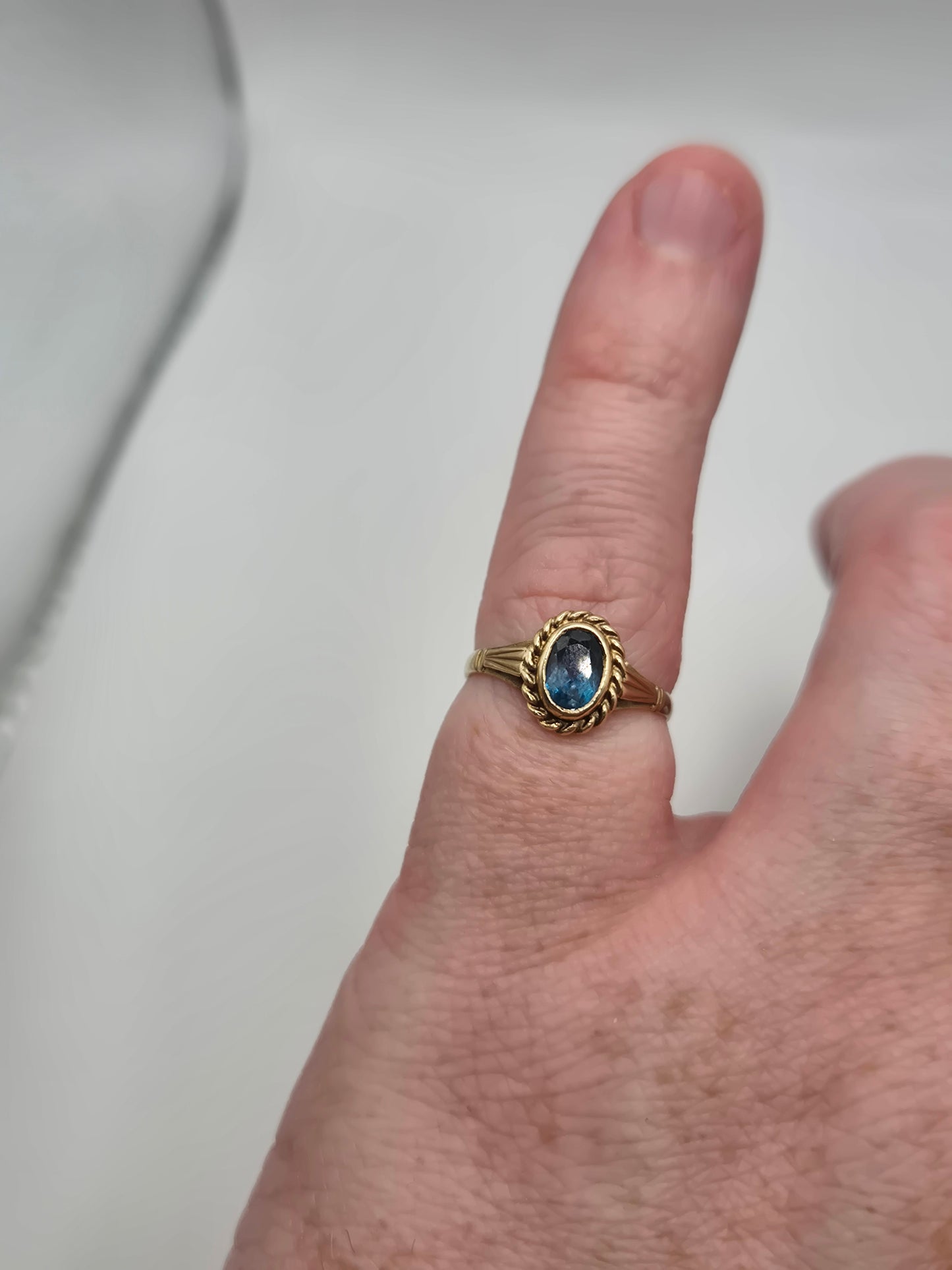 9ct gold topaz ring