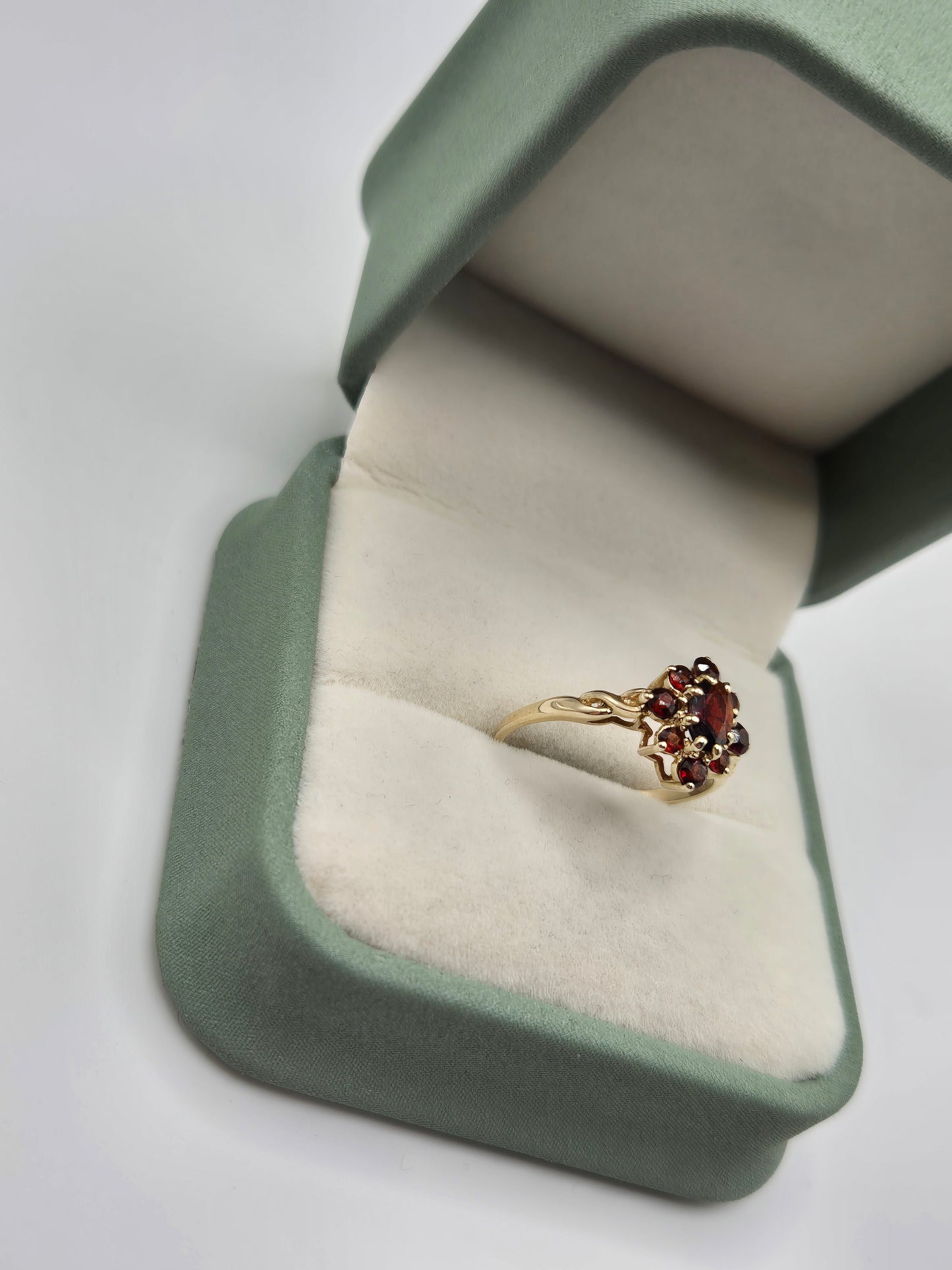 9ct gold garnet cluster ring