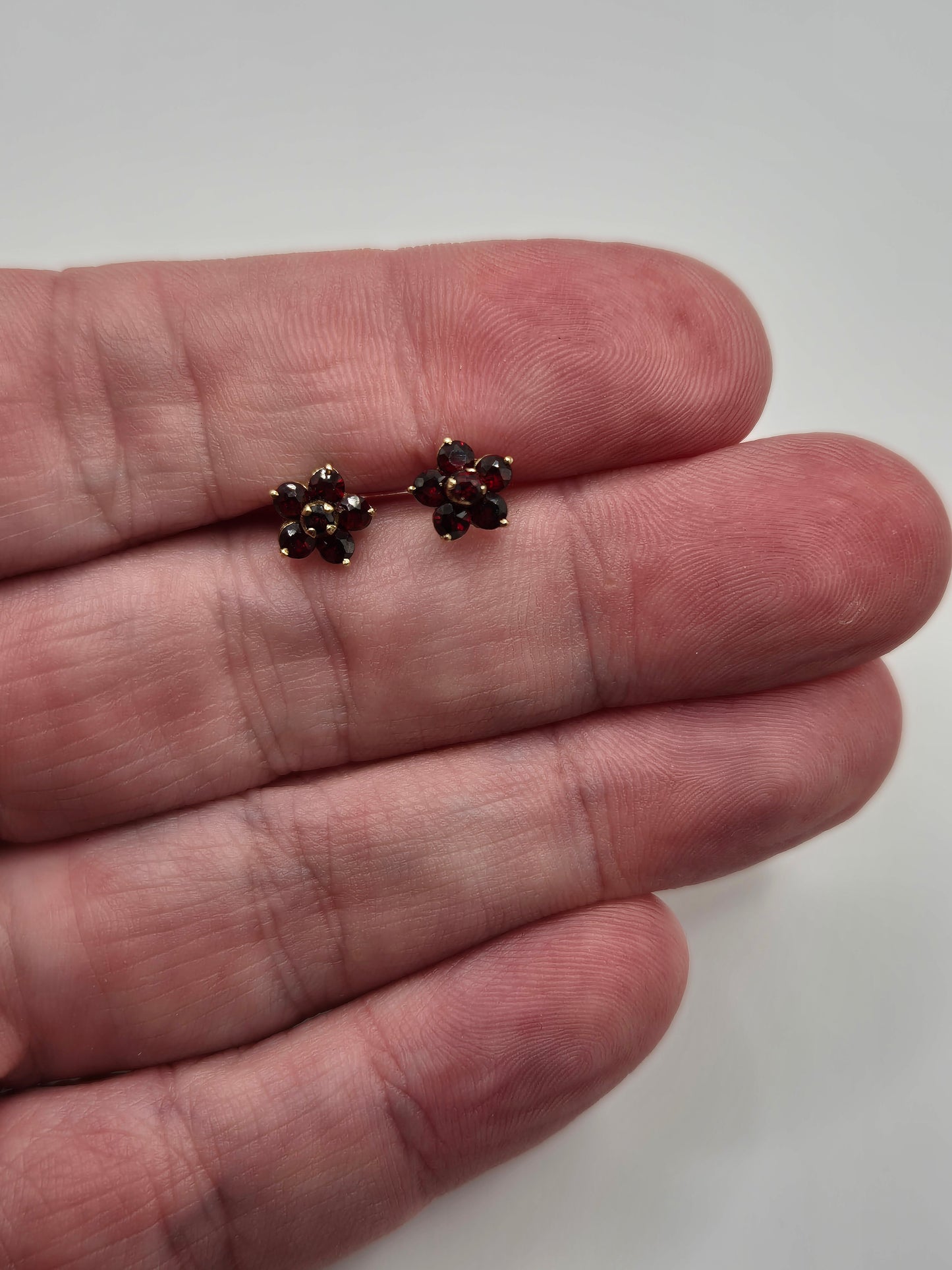 9ct gold garnet earrings