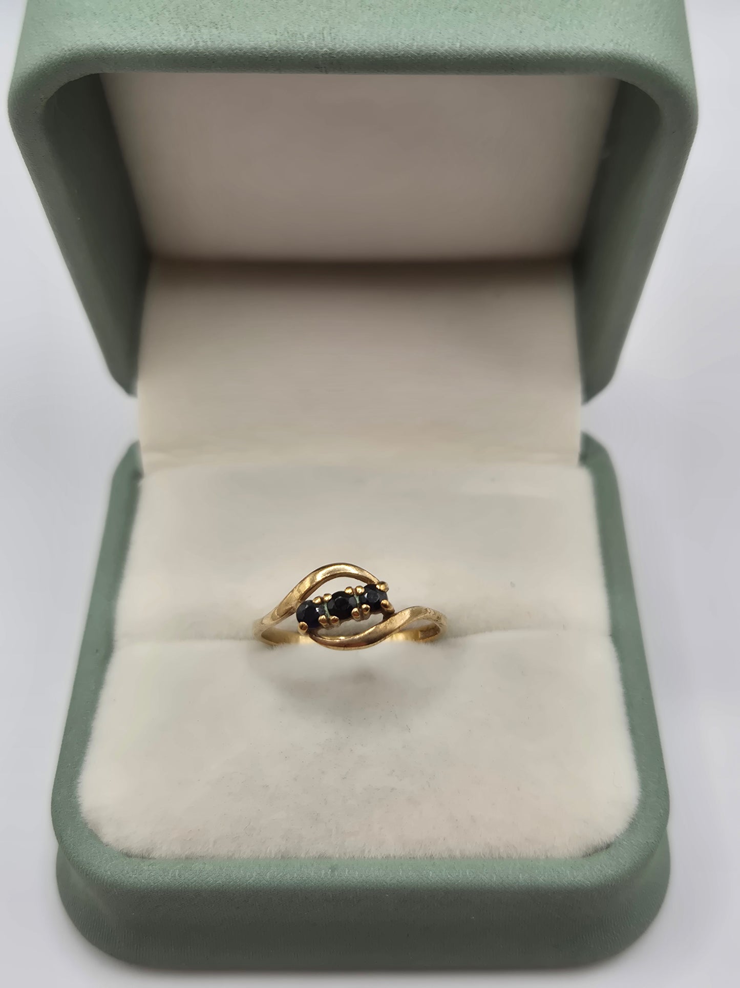 9ct gold sapphire ring