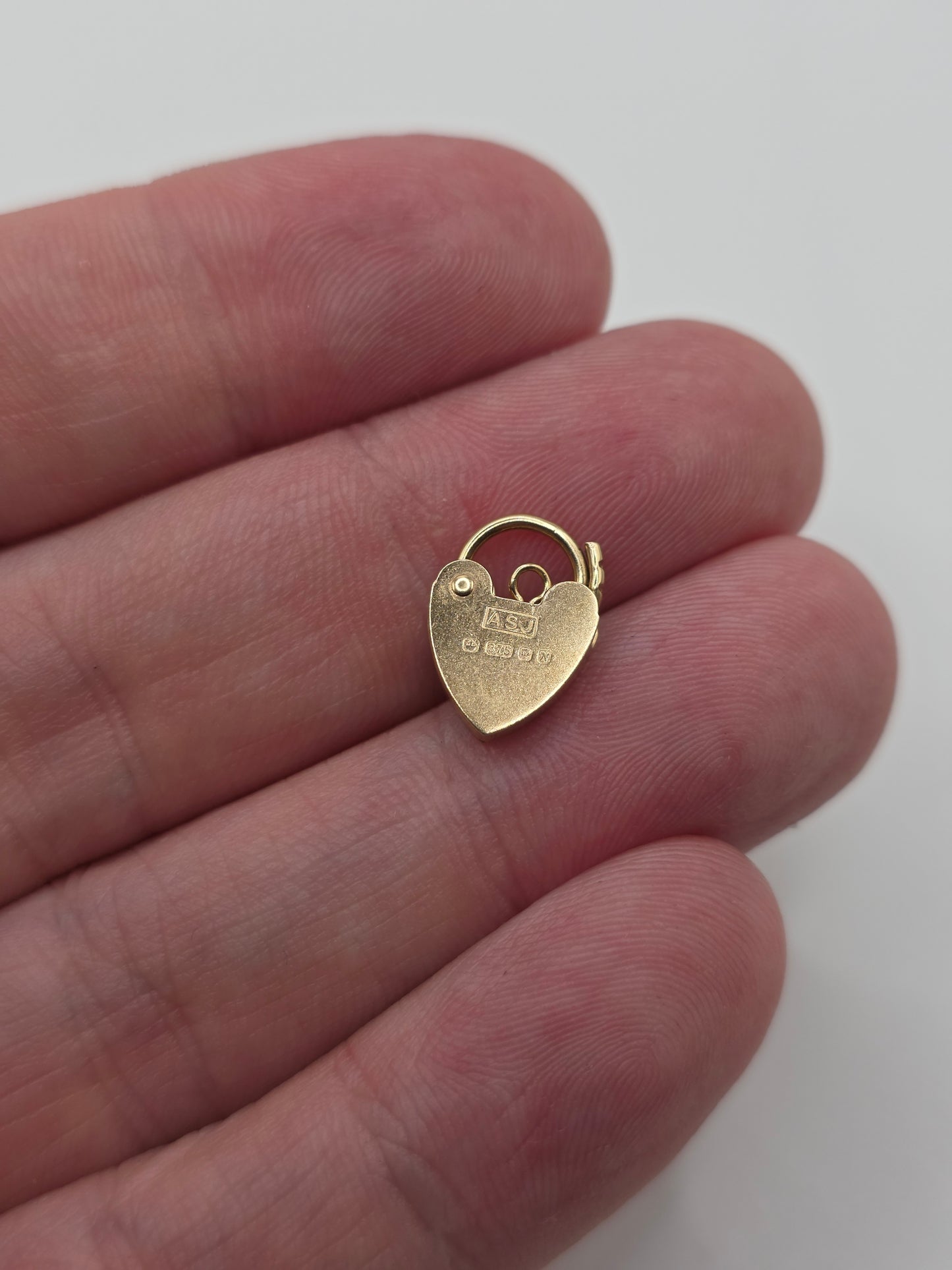 9ct gold padlock 62