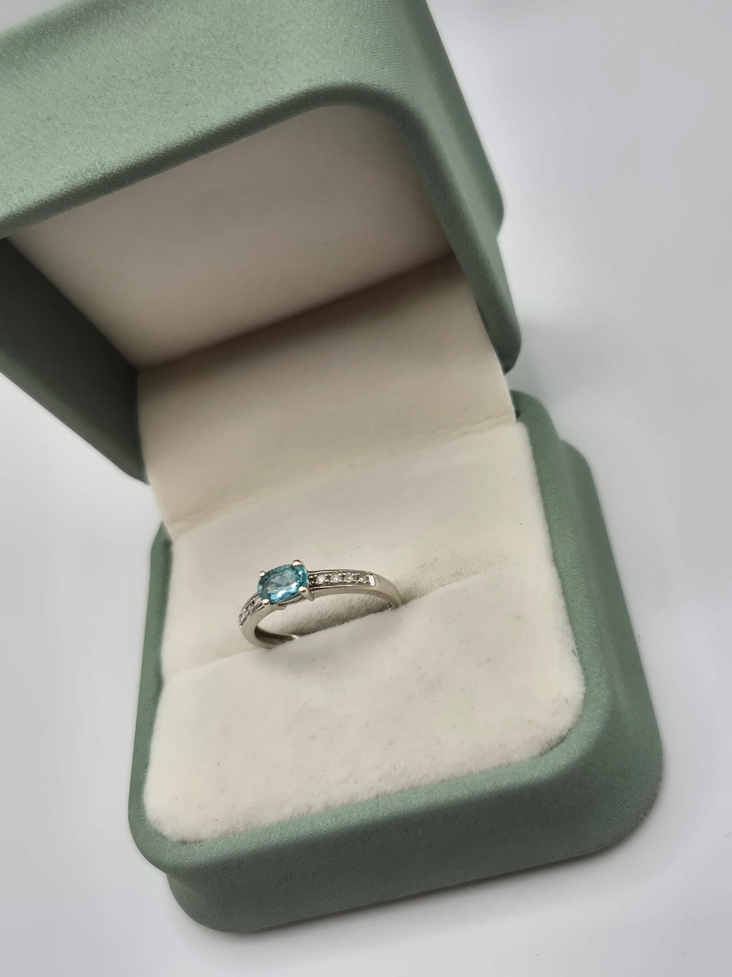 9ct white gold blue apatite and diamond ring