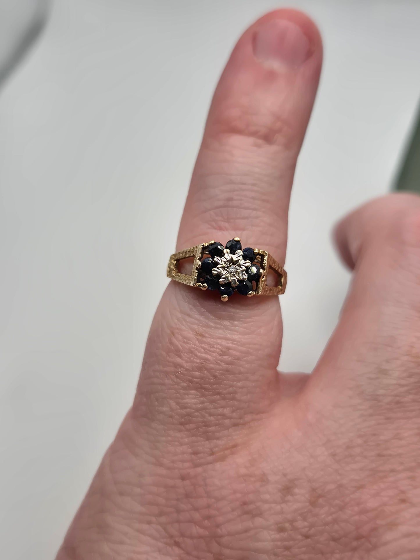 9ct gold sapphire and diamond ring