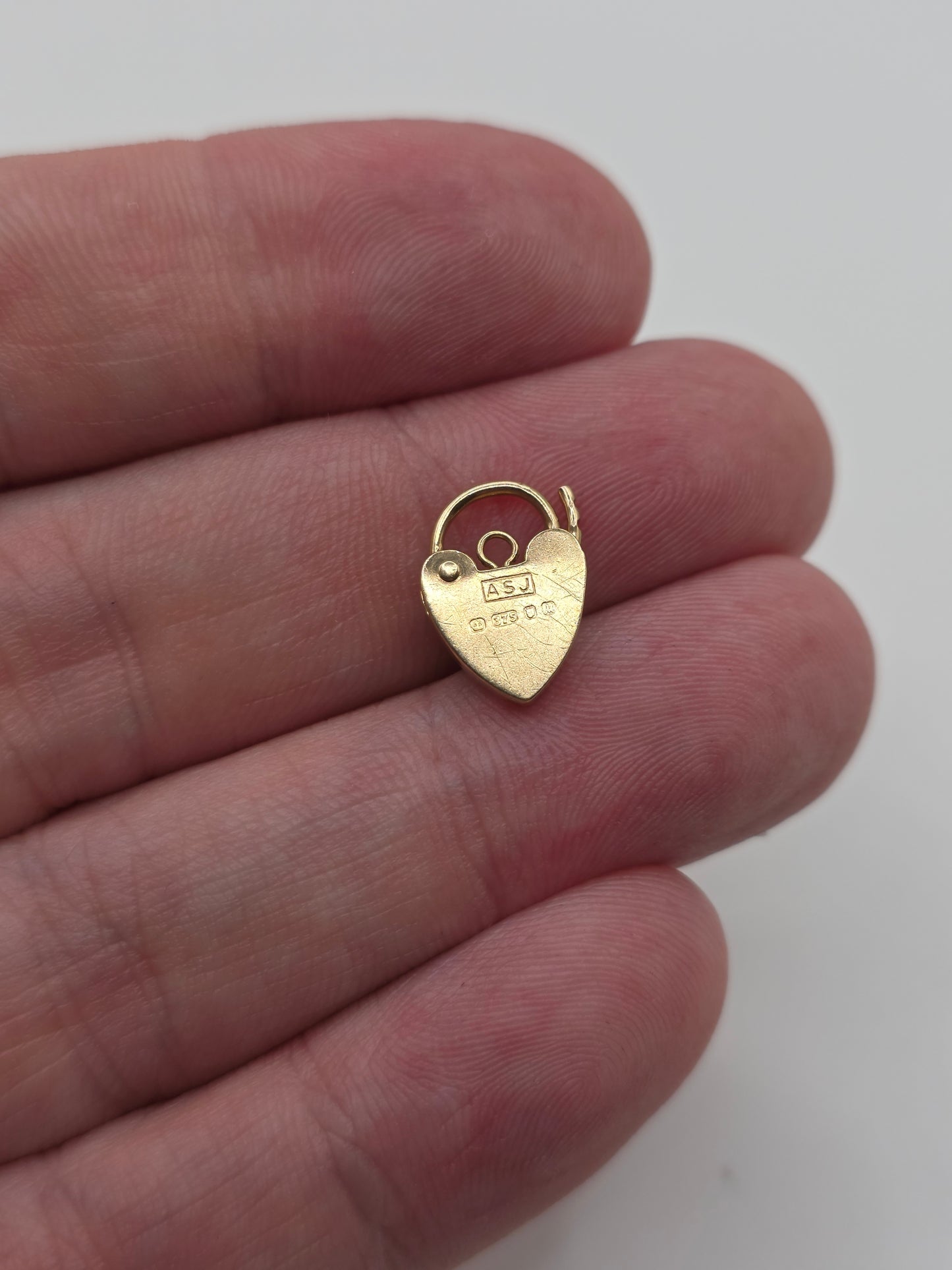 9ct gold padlock 61