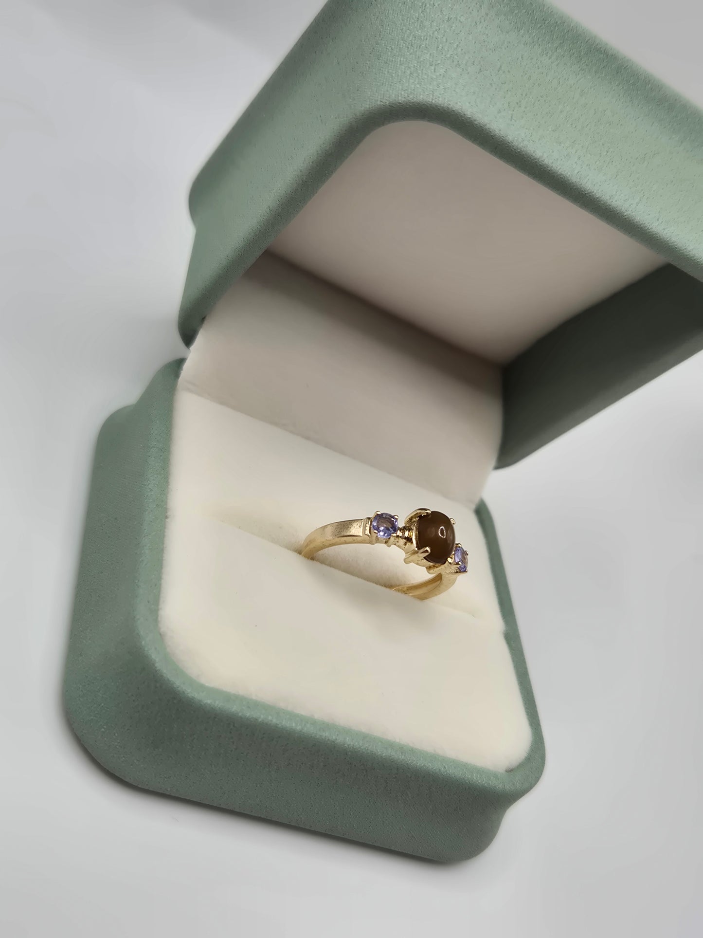 9ct gold gemstone and tanzanite ring