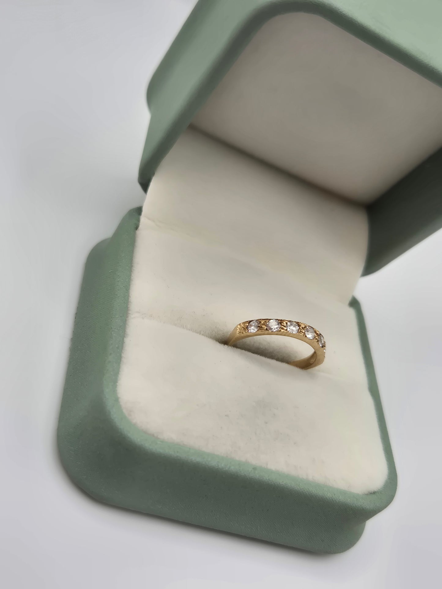 9ct gold cz ring