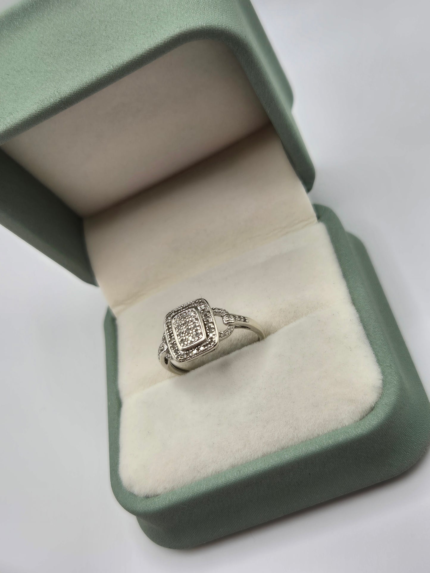 9ct white gold 25 point diamond ring