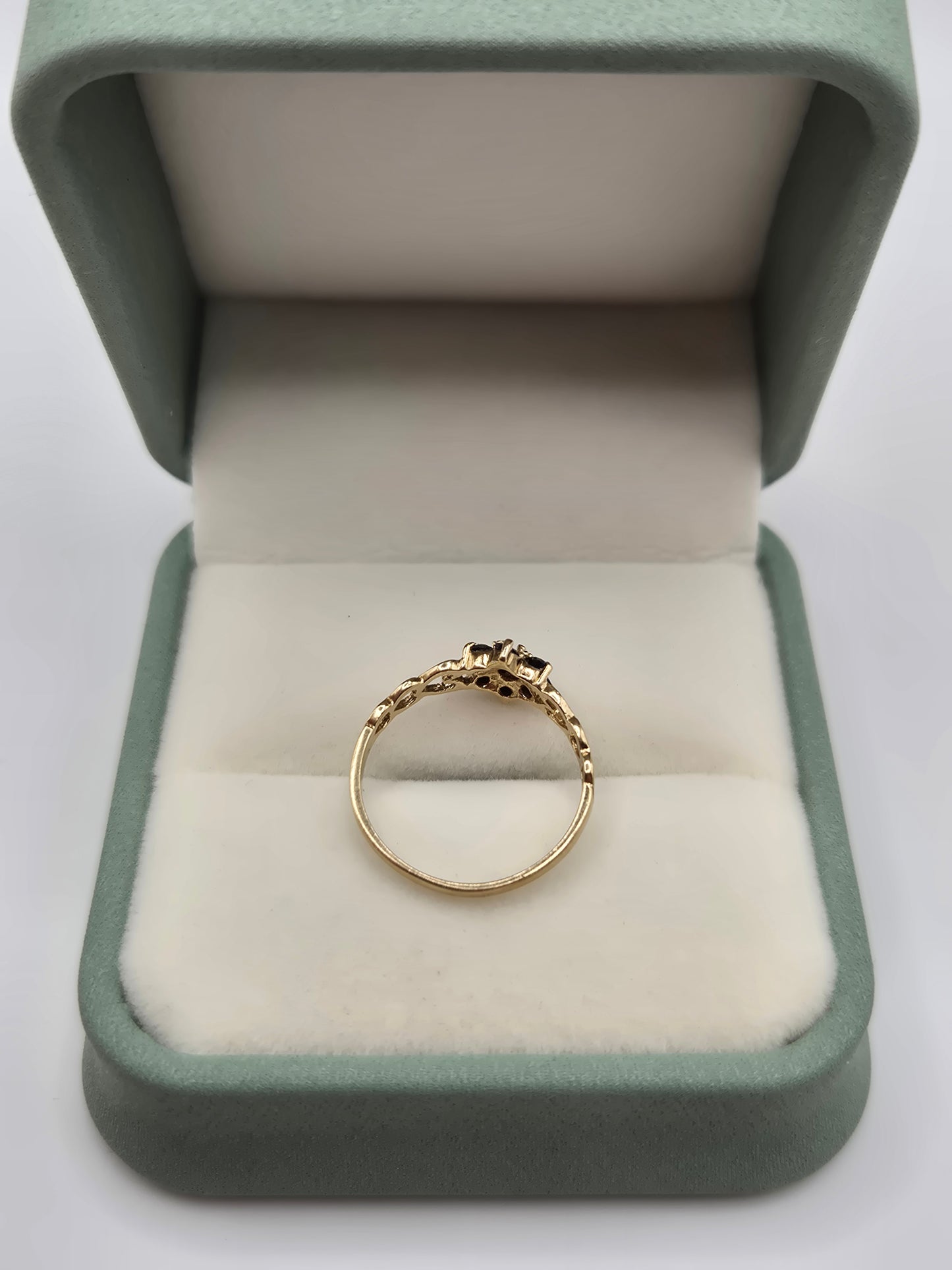 9ct gold sapphire ring