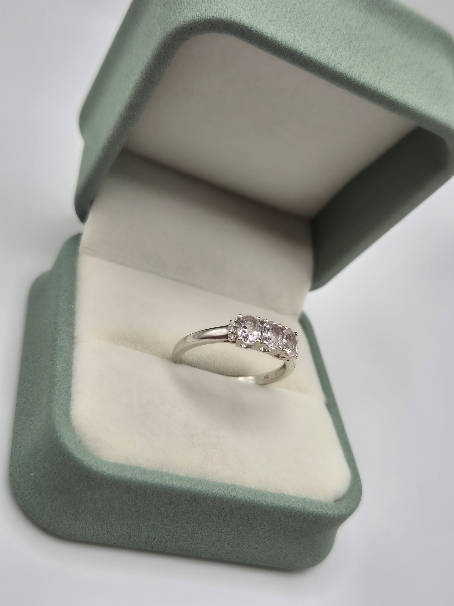 9ct white gold pale morganite ring