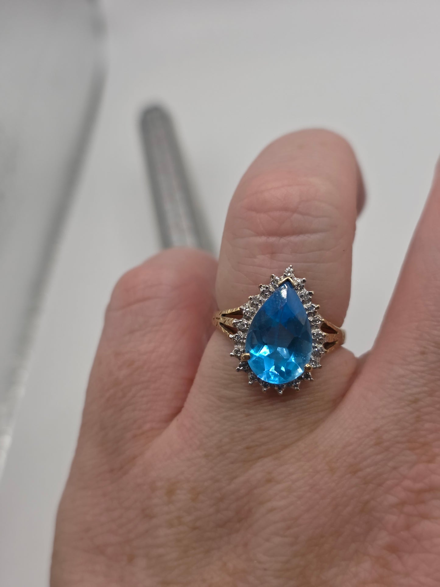 9ct gold topaz and diamond ring