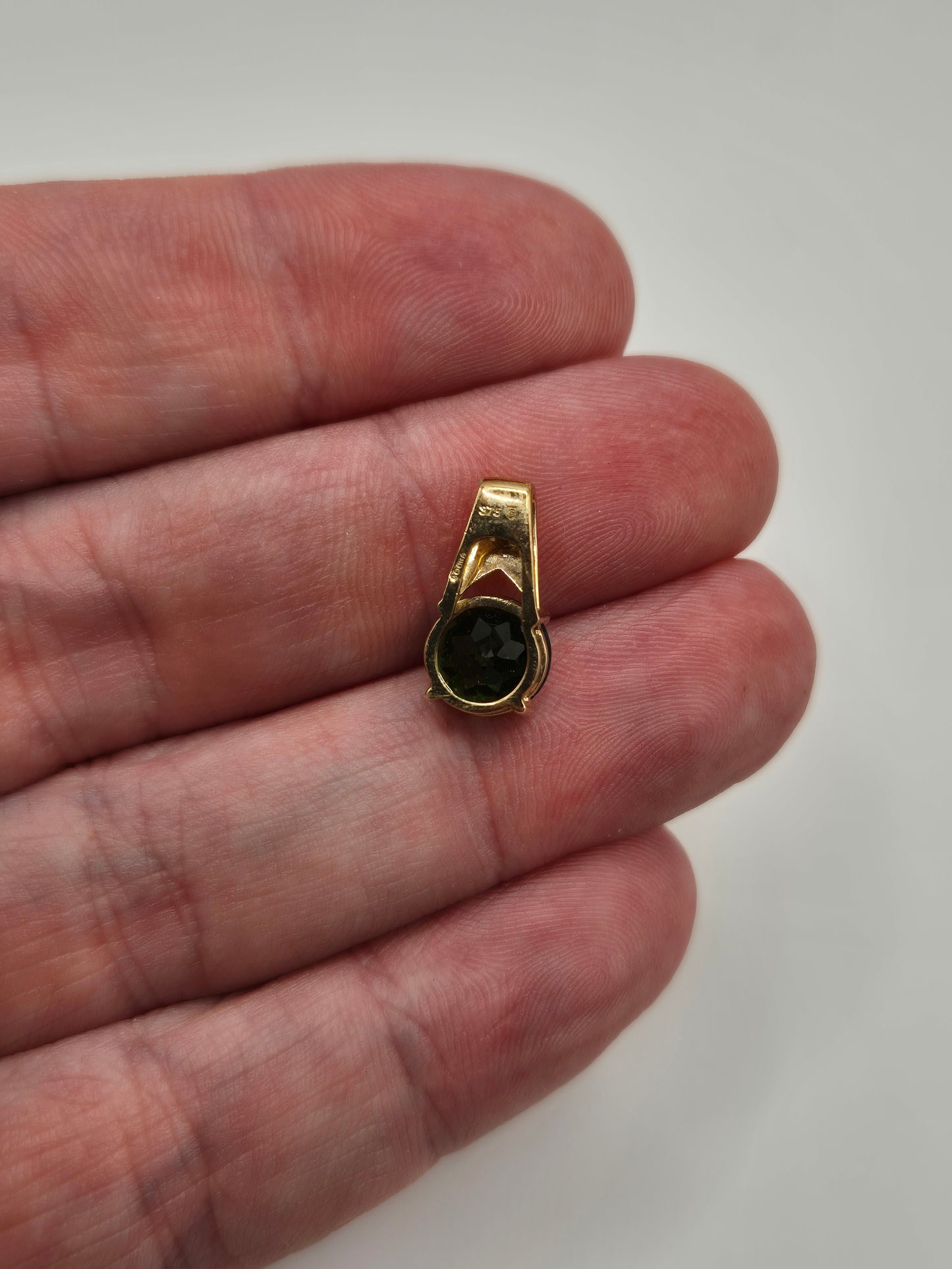 9ct gold diopside pendant