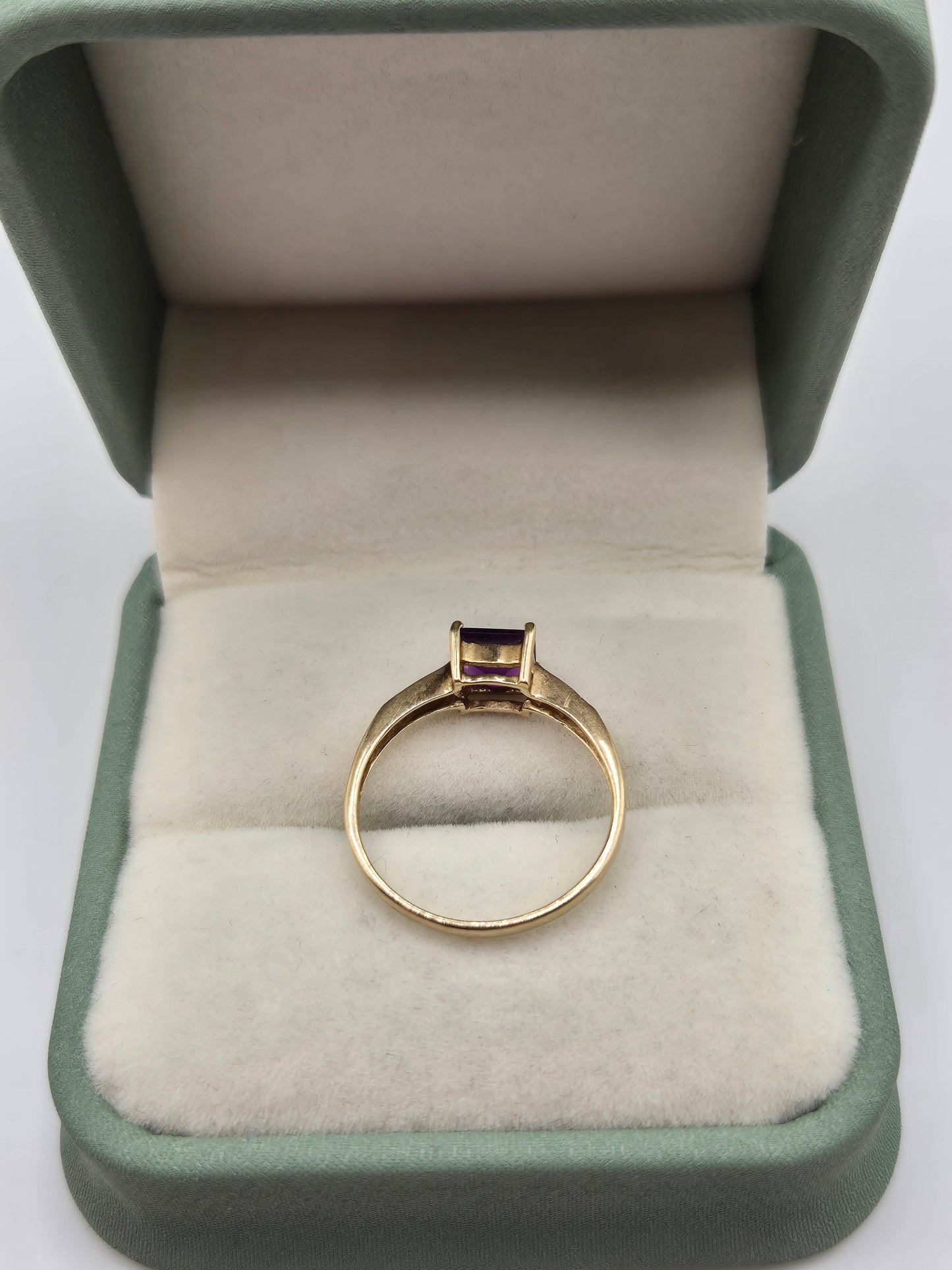 9ct gold amethyst and diamond ring