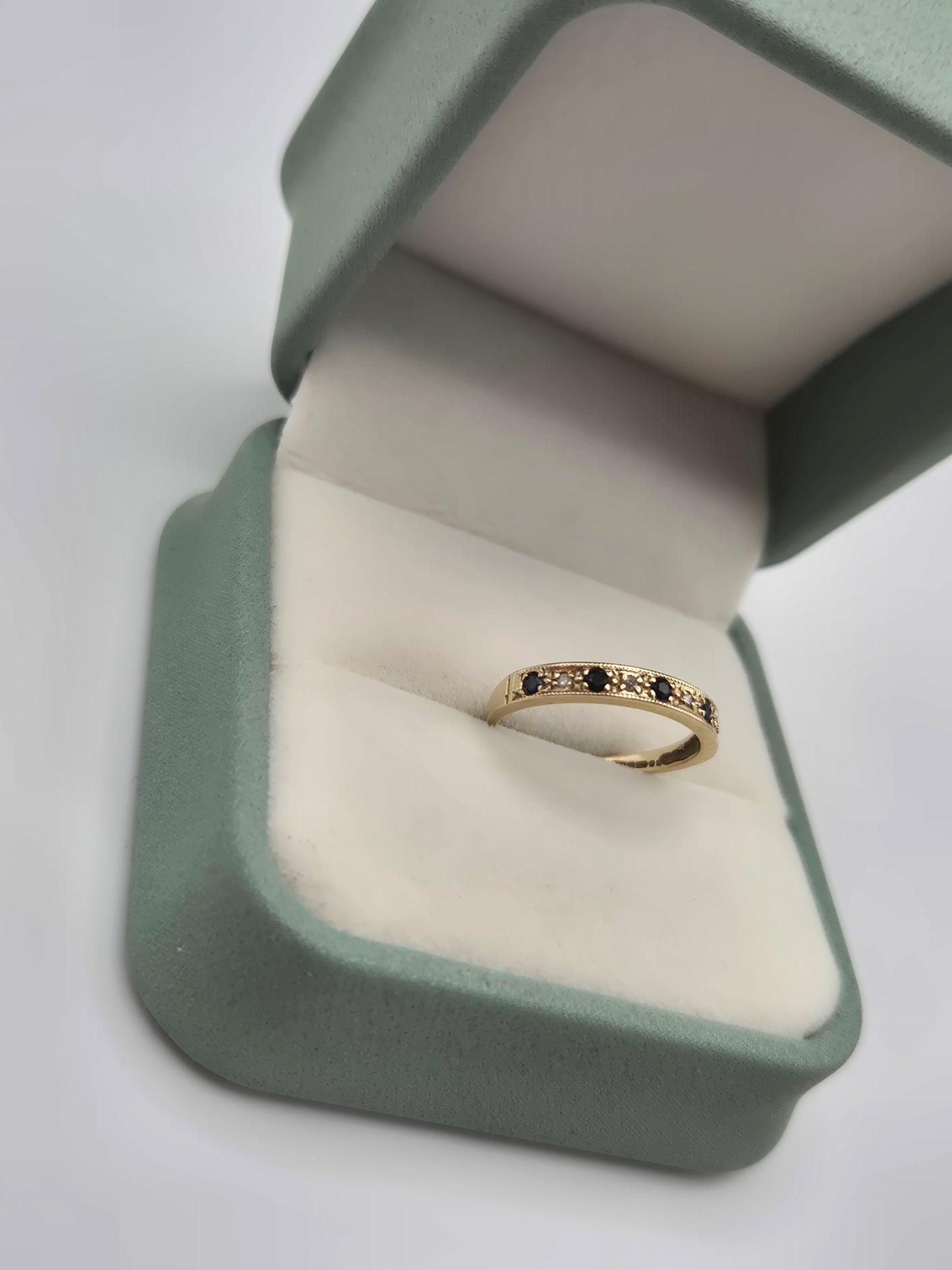 9ct gold sapphire and diamond ring