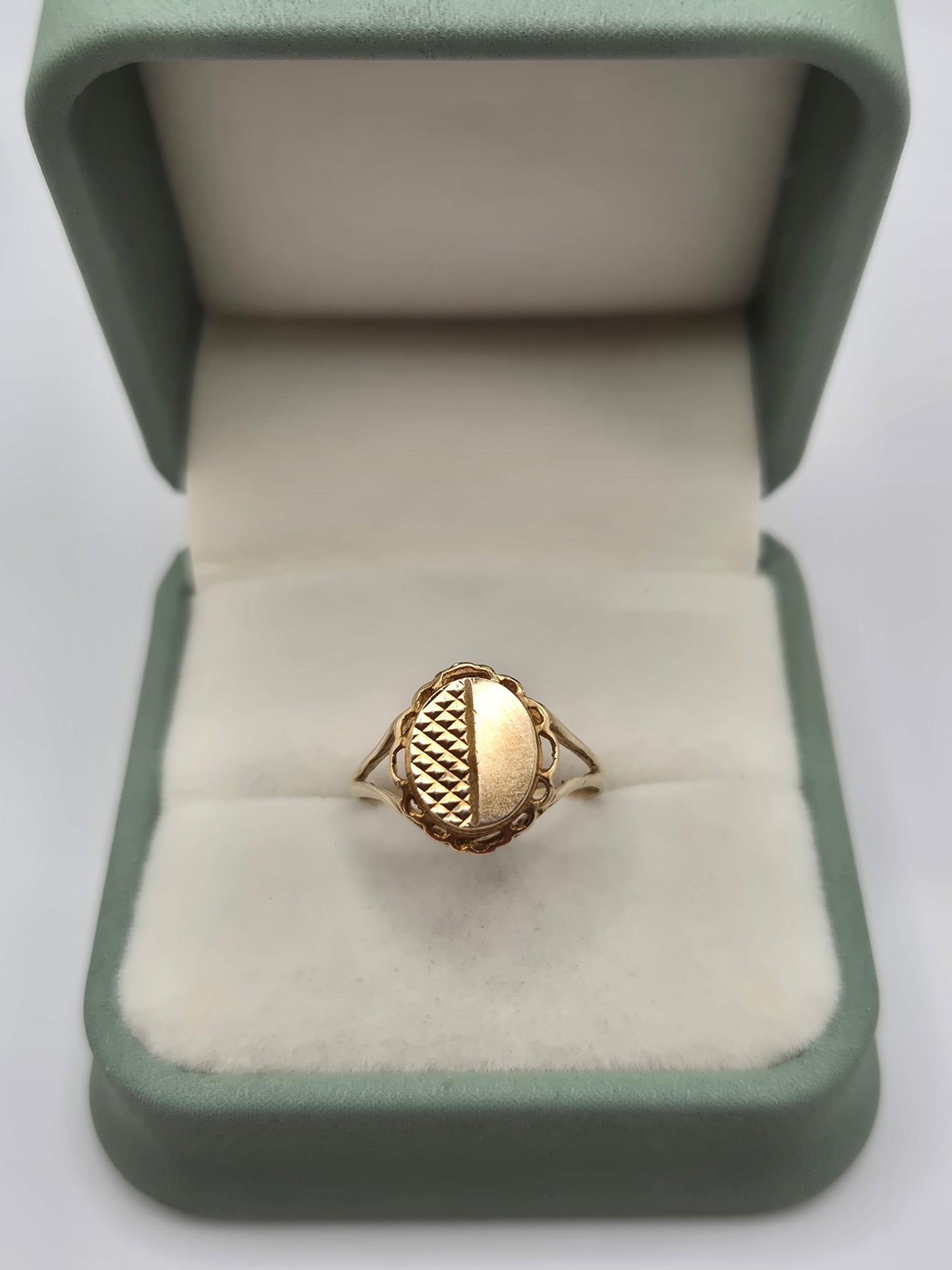9ct gold signet ring
