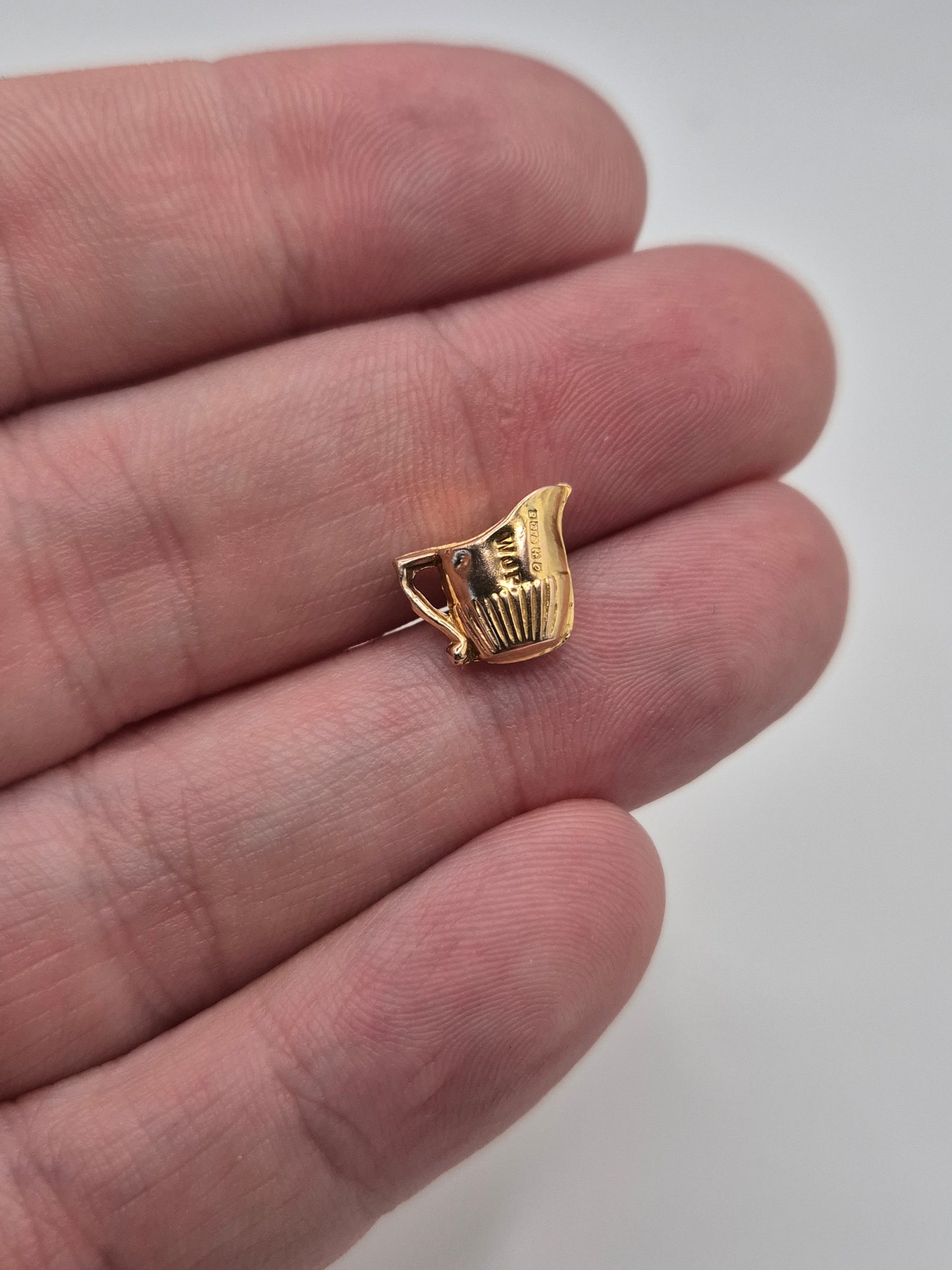 9ct gold water jug charm
