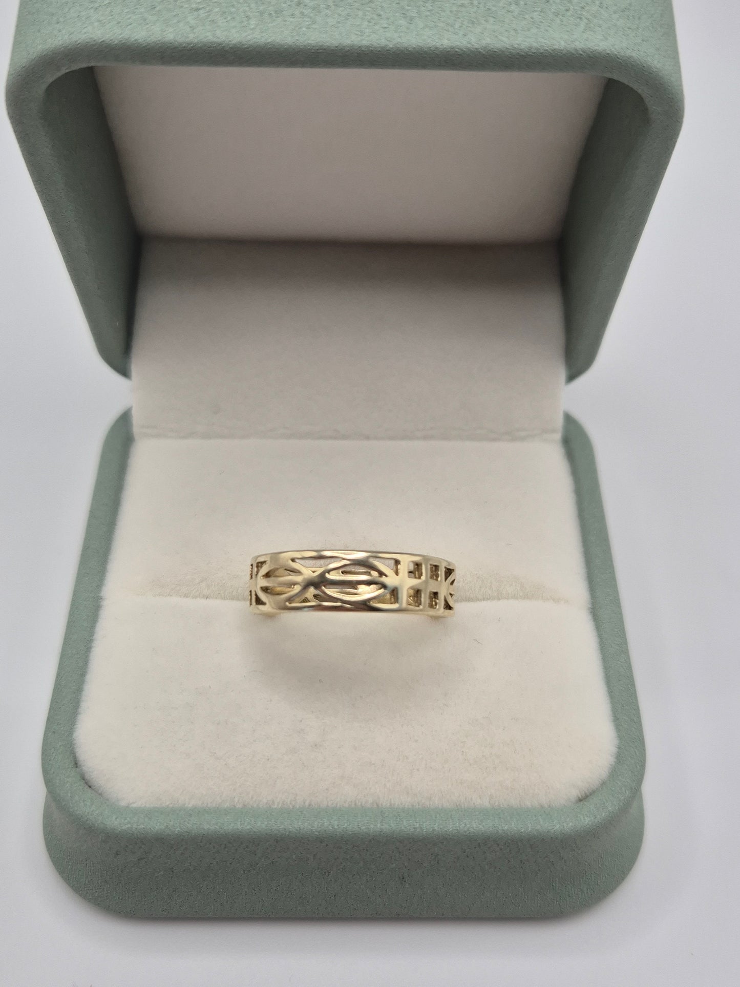 9ct gold ring