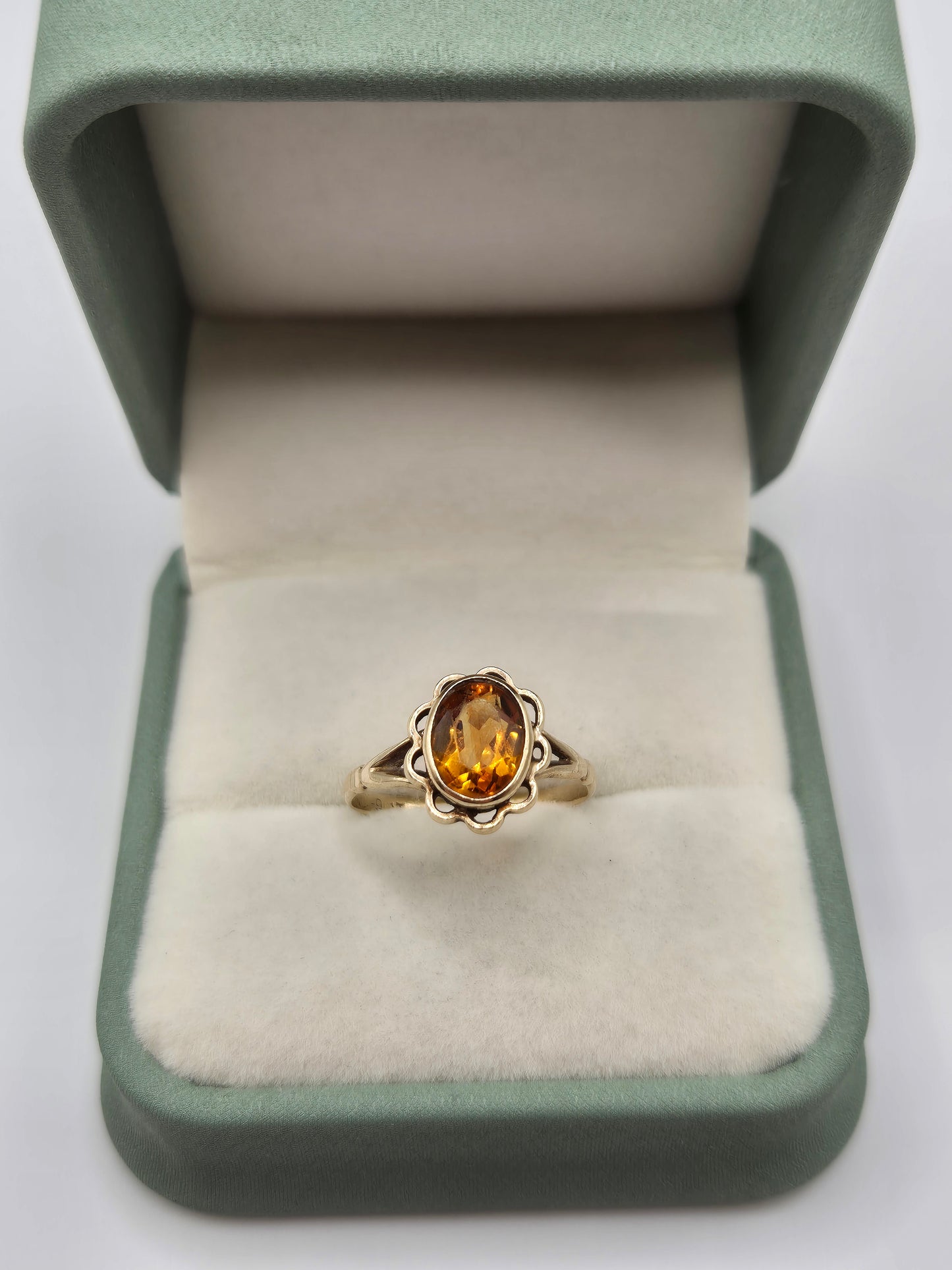 9ct gold citrine ring