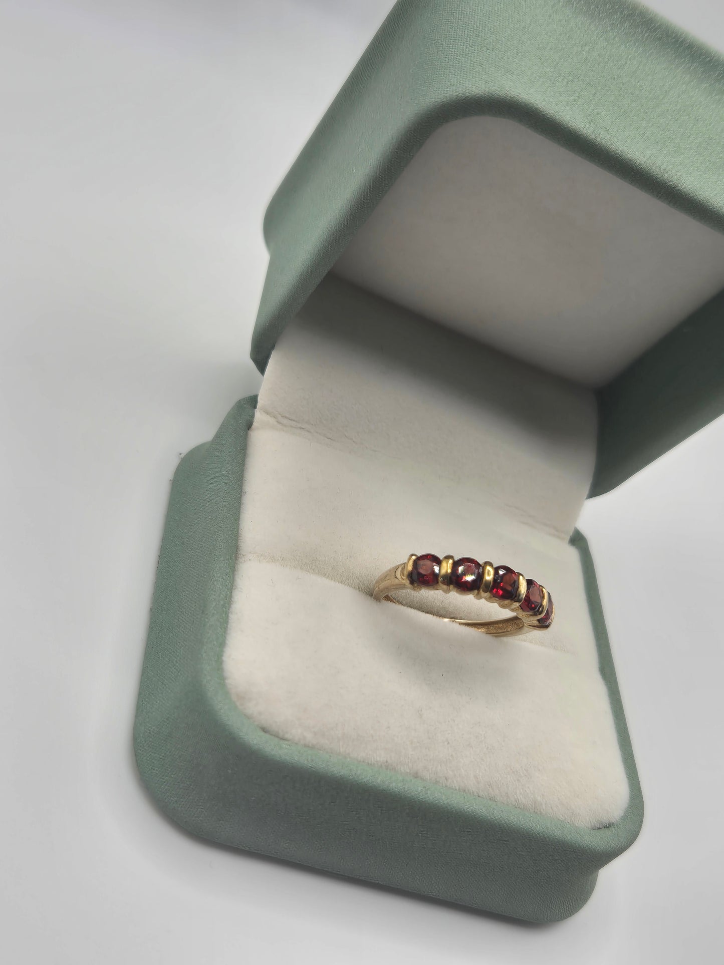 9ct gold spinel ring