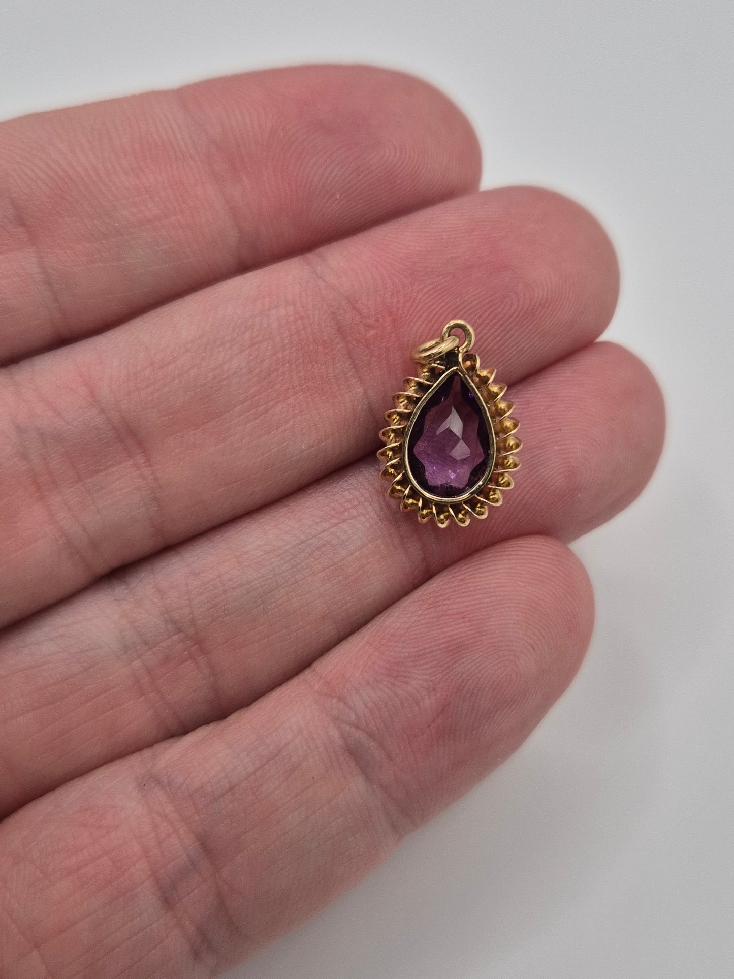 9ct gold amethyst pendant