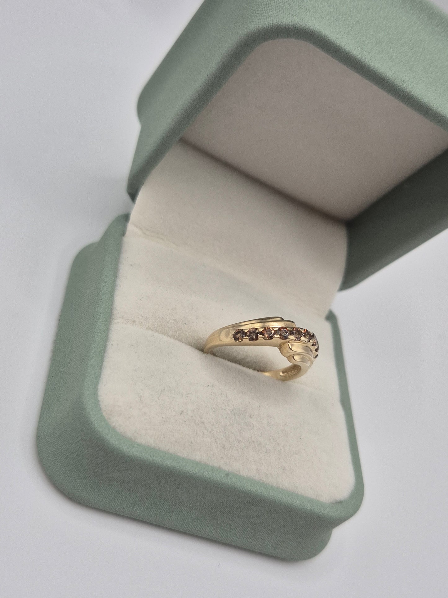 9ct gold quartz ring