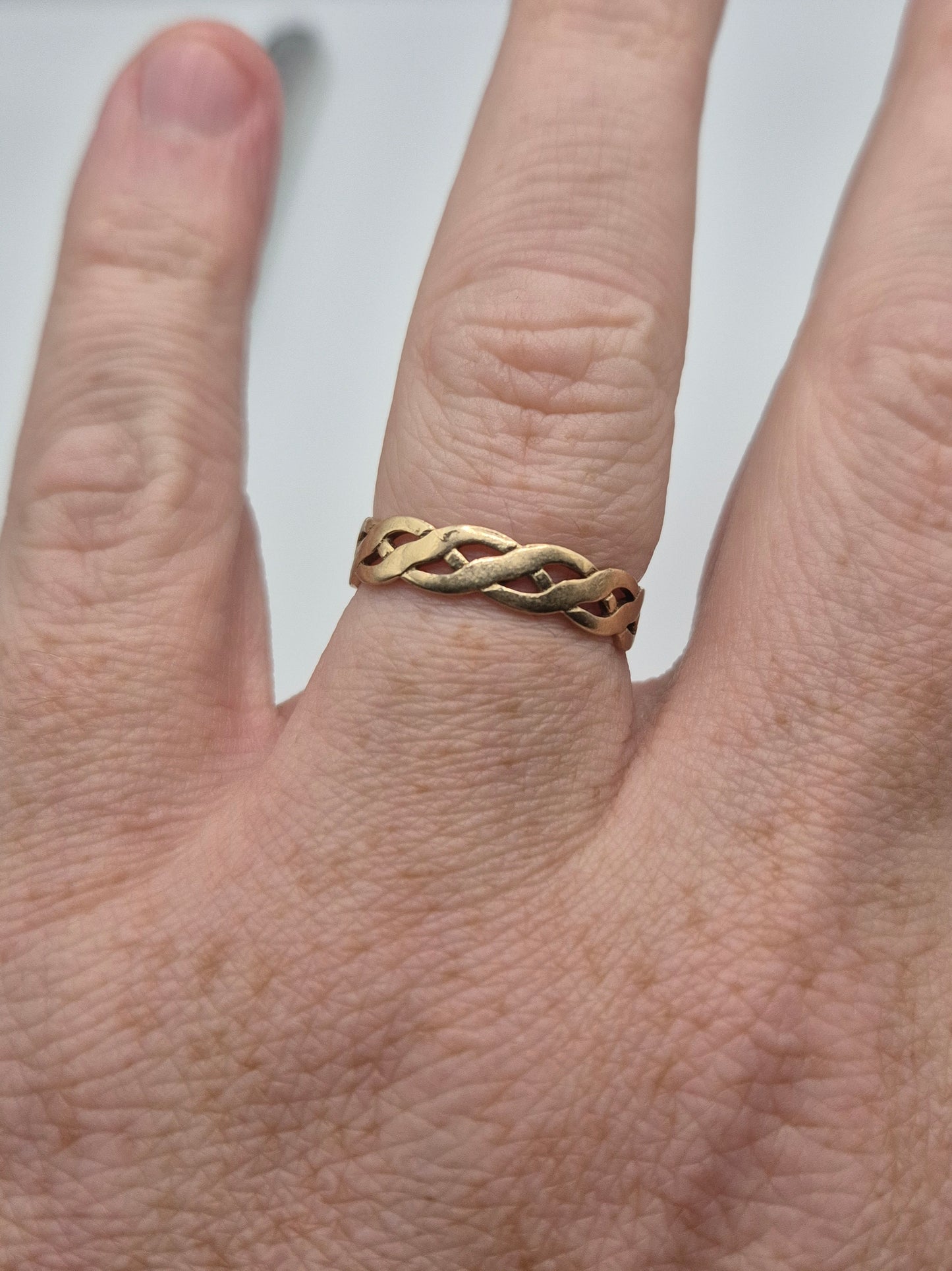 9ct gold celtic ring