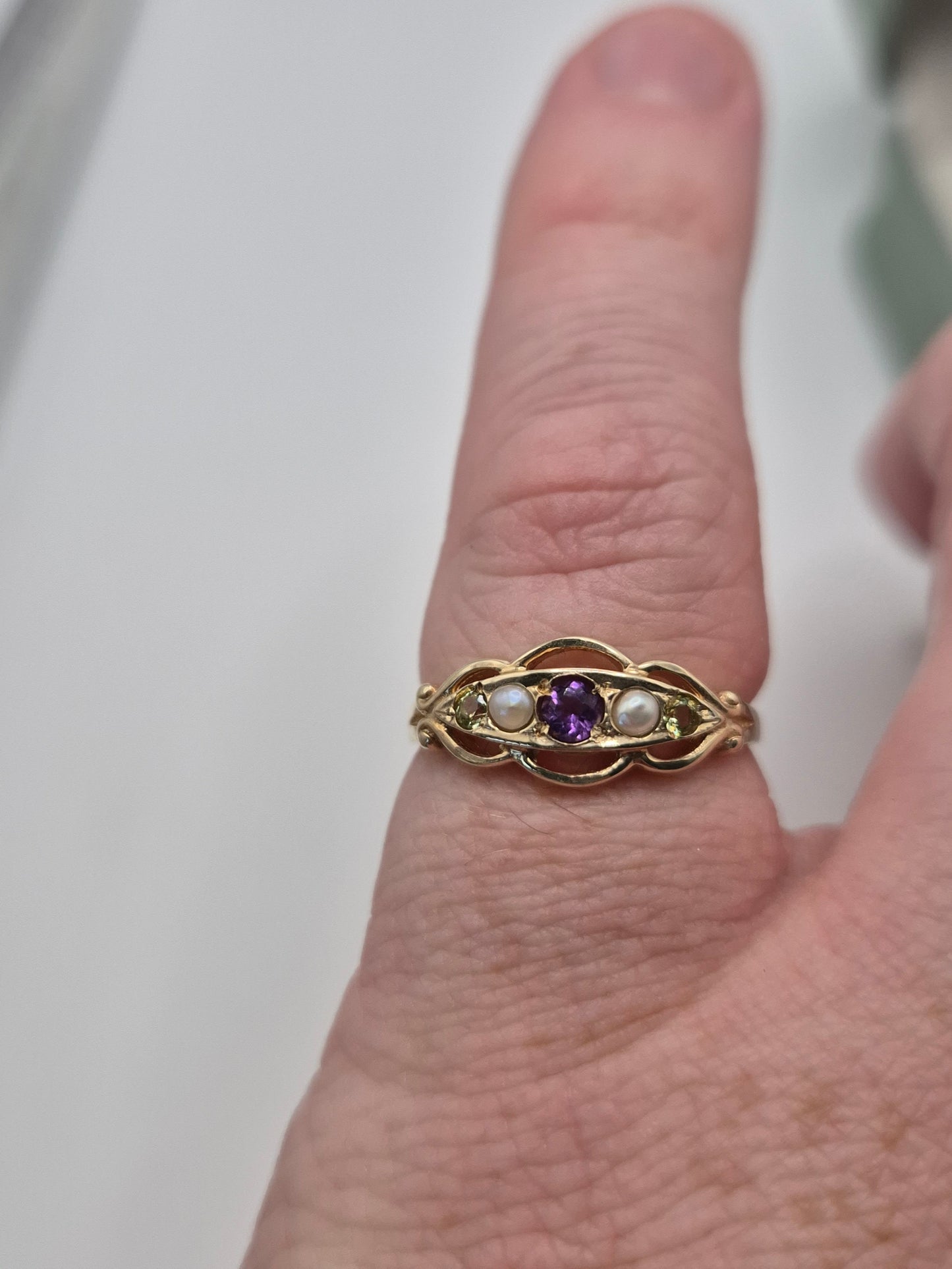 9ct gold amethyst, pearl and peridot ring