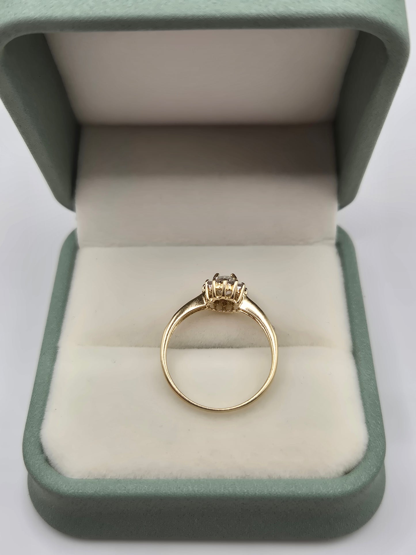 9ct gold cz cluster ring