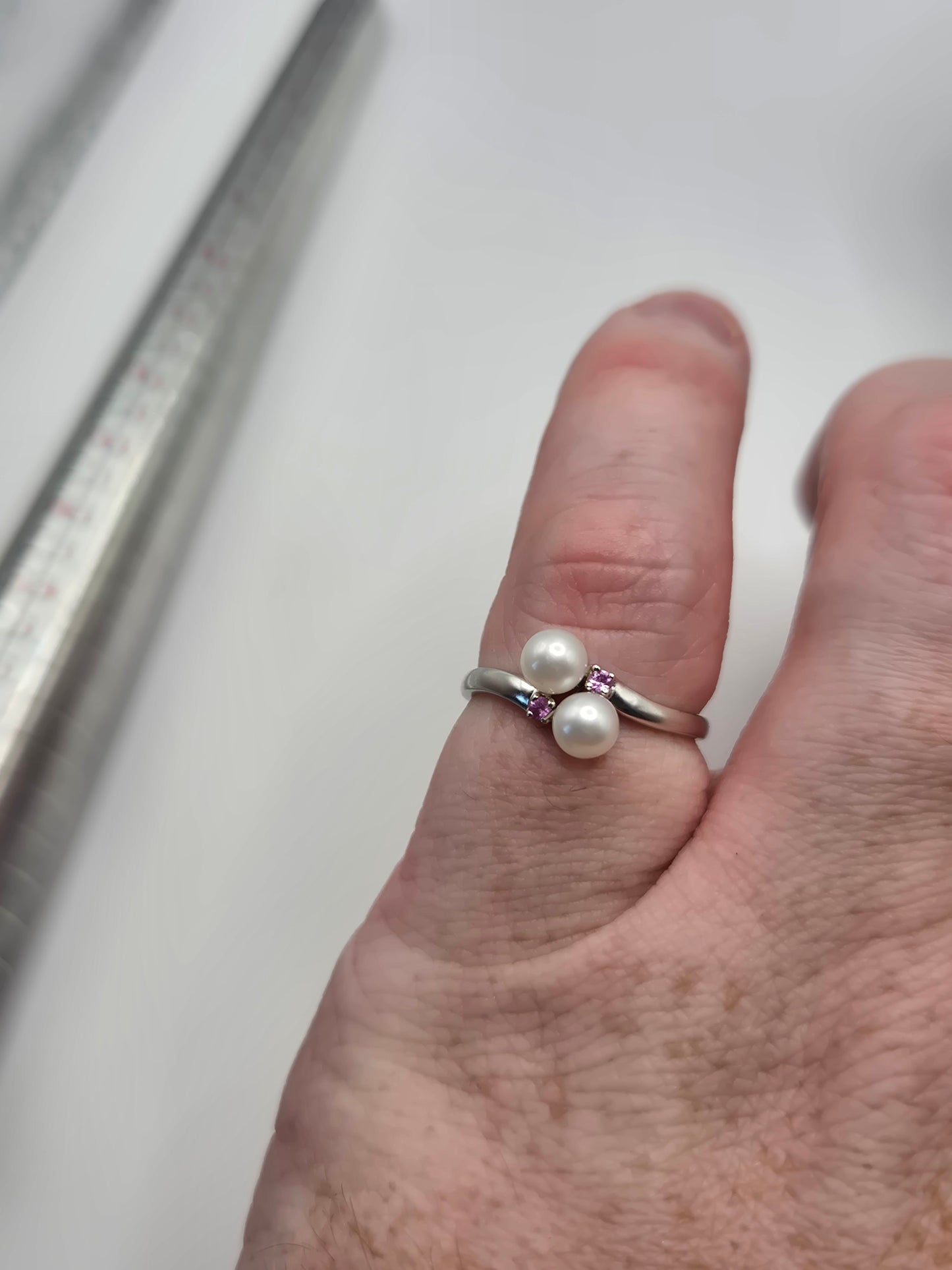 9ct white gold pearl and pink topaz ring