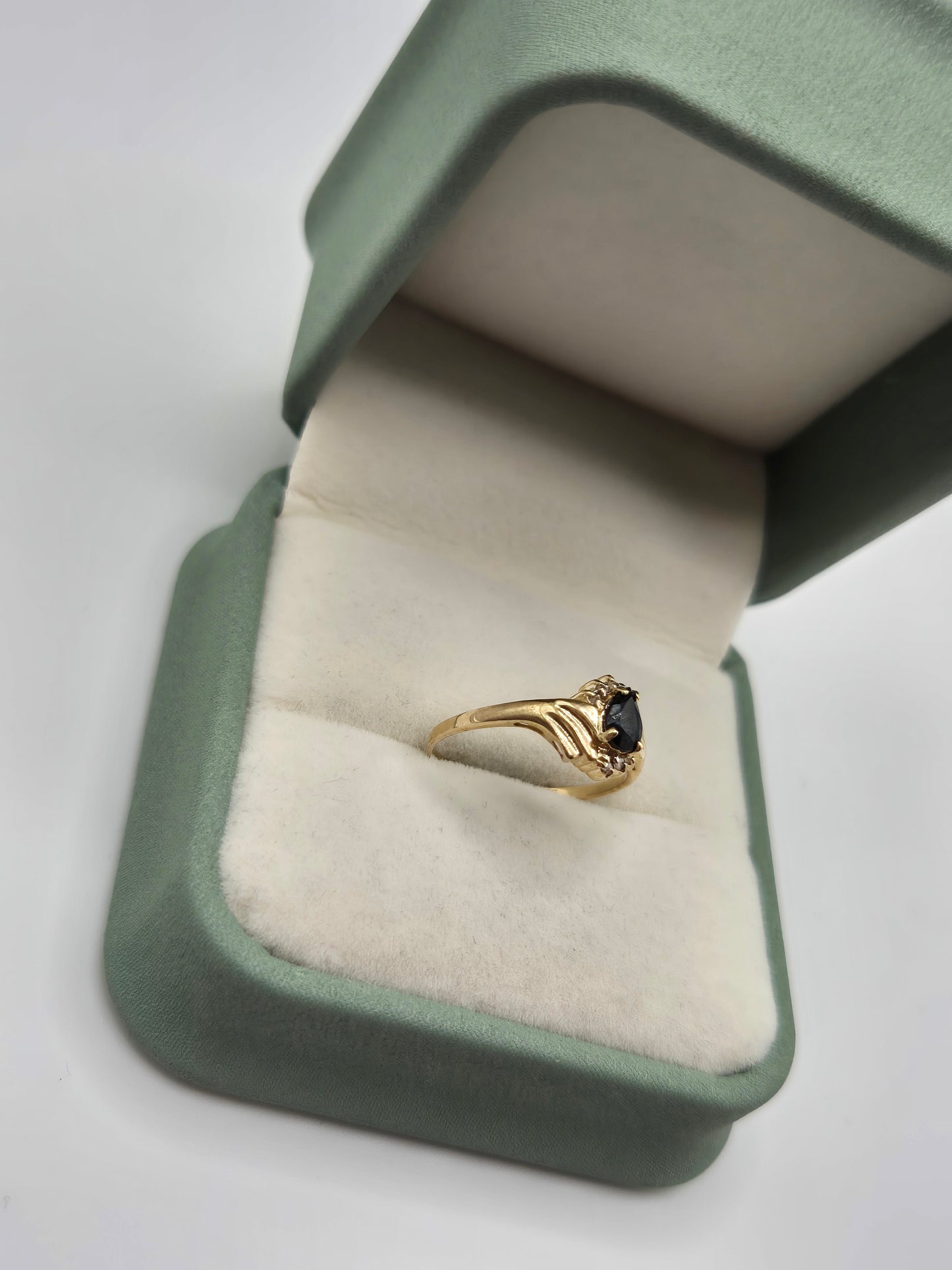 9ct gold sapphire and diamond ring