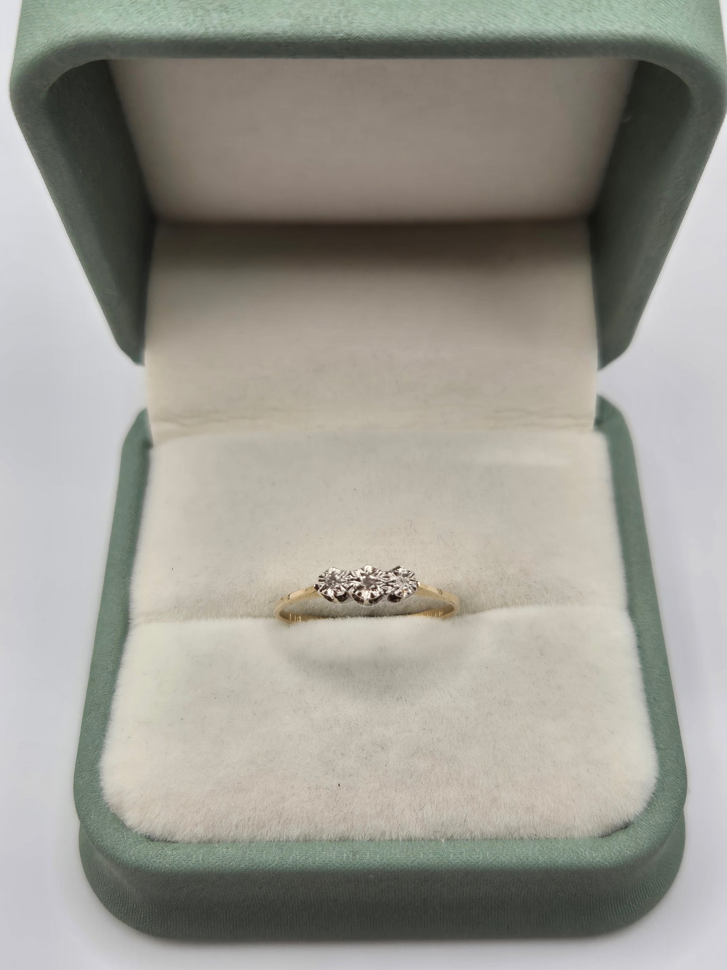 9ct gold diamond ring