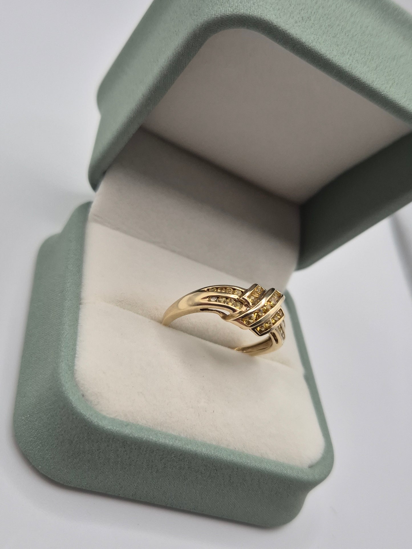 9ct gold yellow sapphire ring