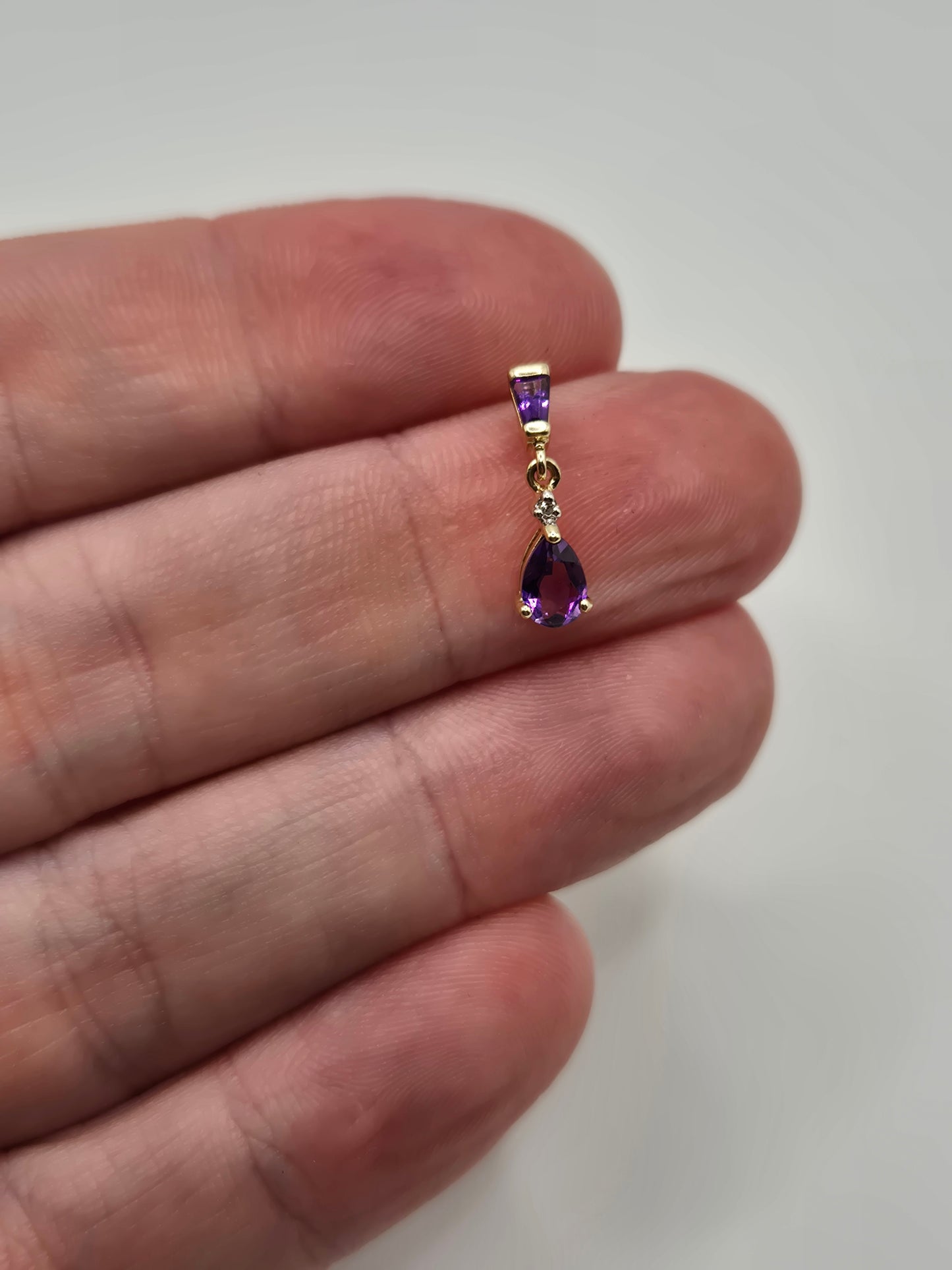 9ct gold amethyst and diamond pendant