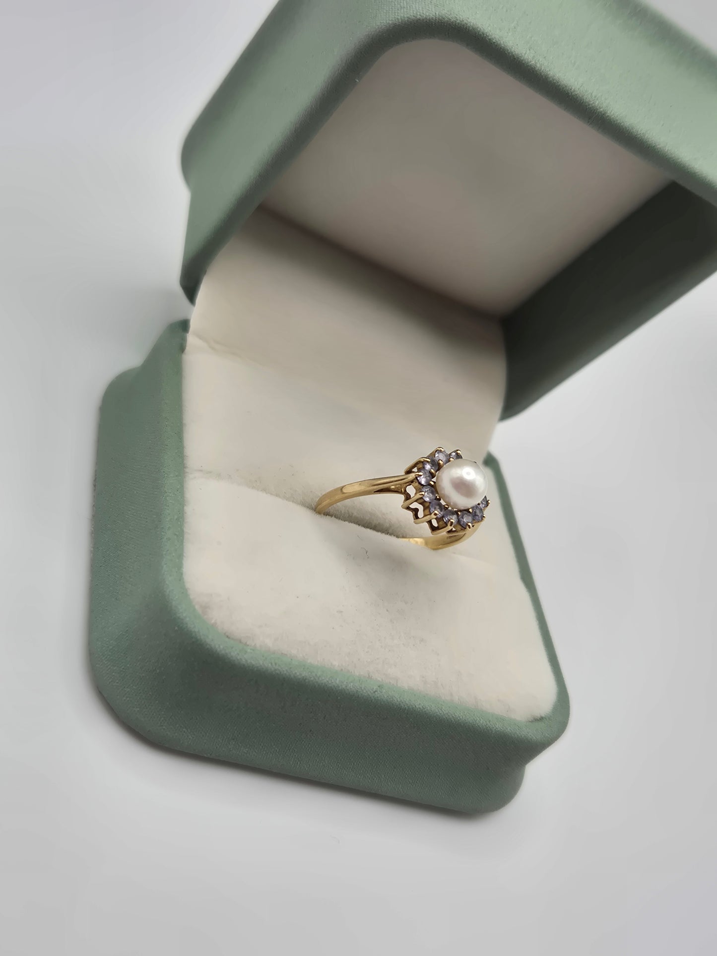 9ct gold tanzanite and pearl ring