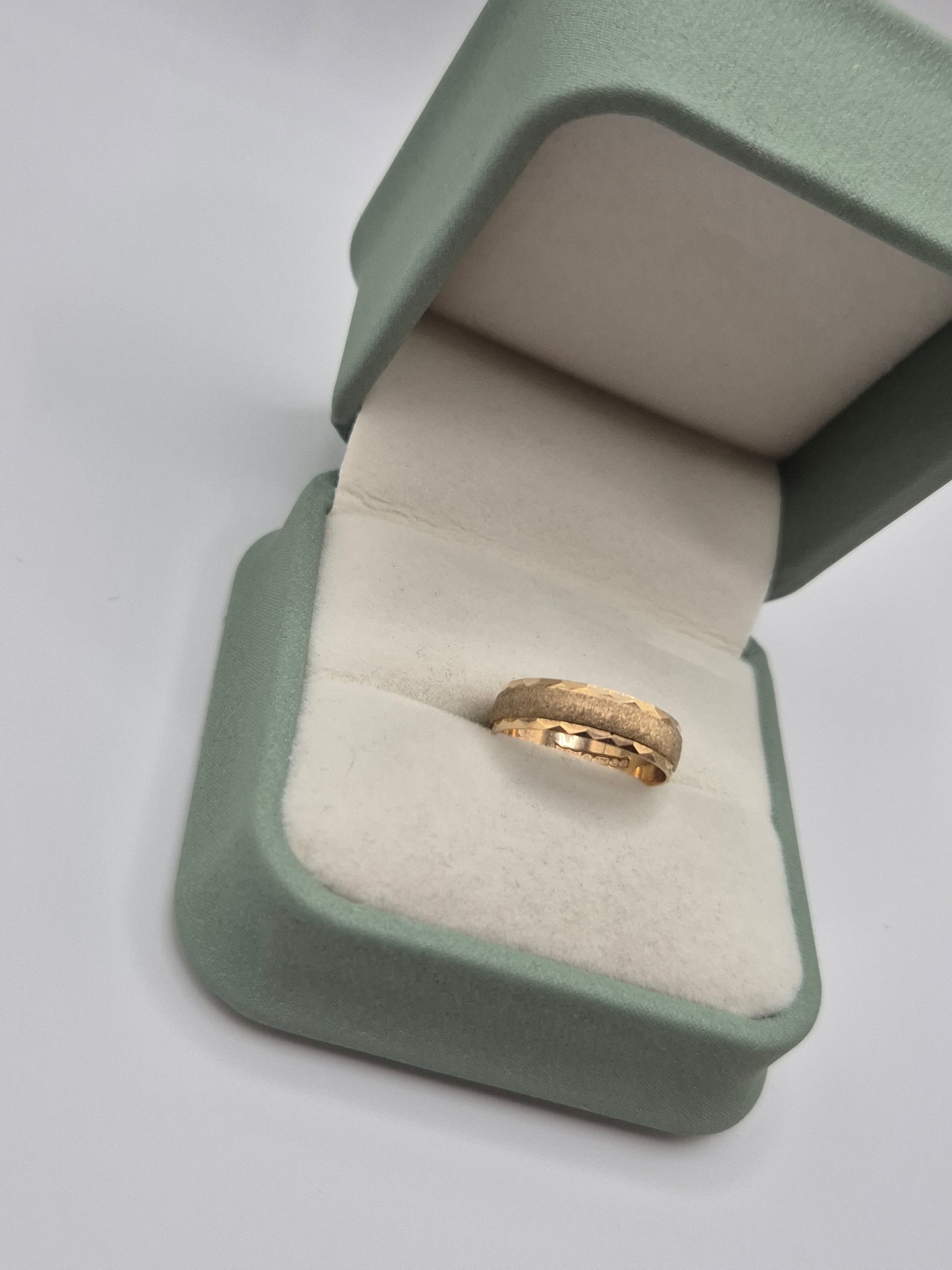 9ct gold ring
