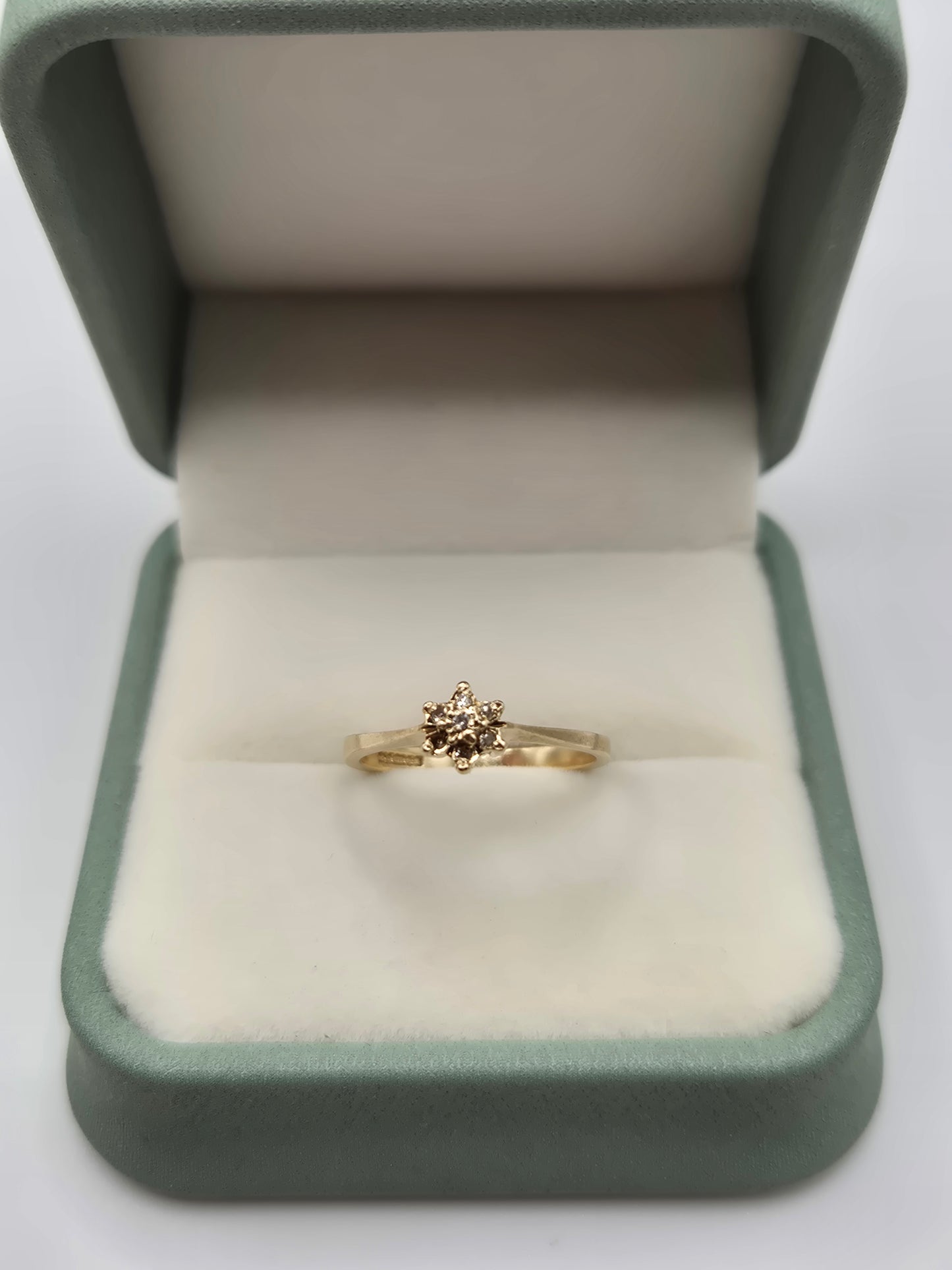 9ct gold diamond ring