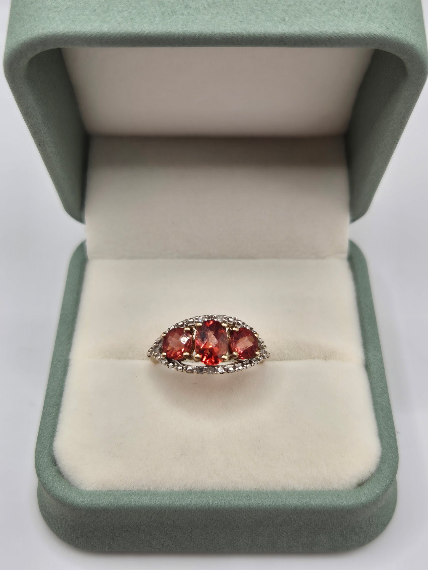 9ct gold garnet and diamond ring