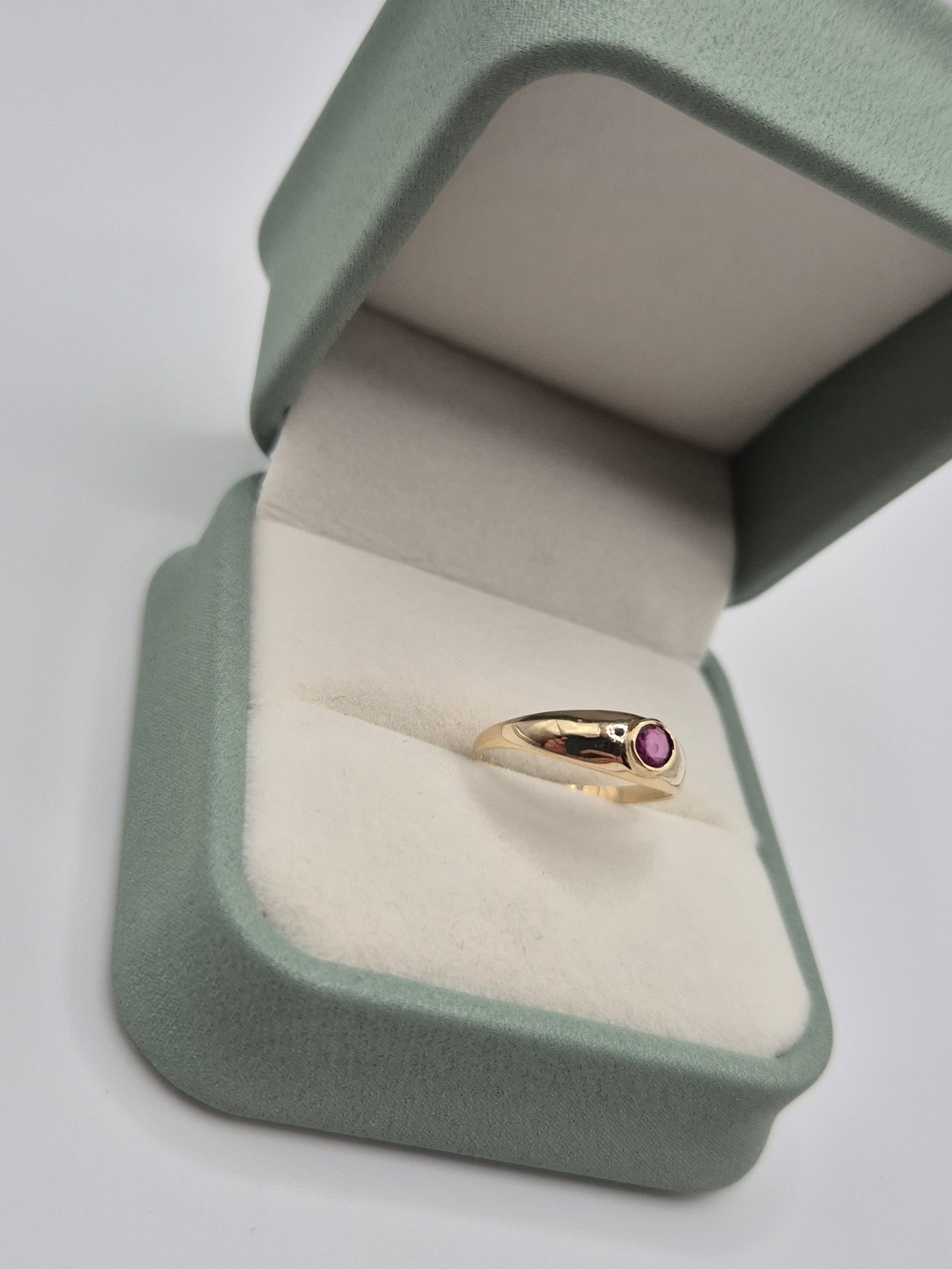 9ct gold ruby gypsy ring