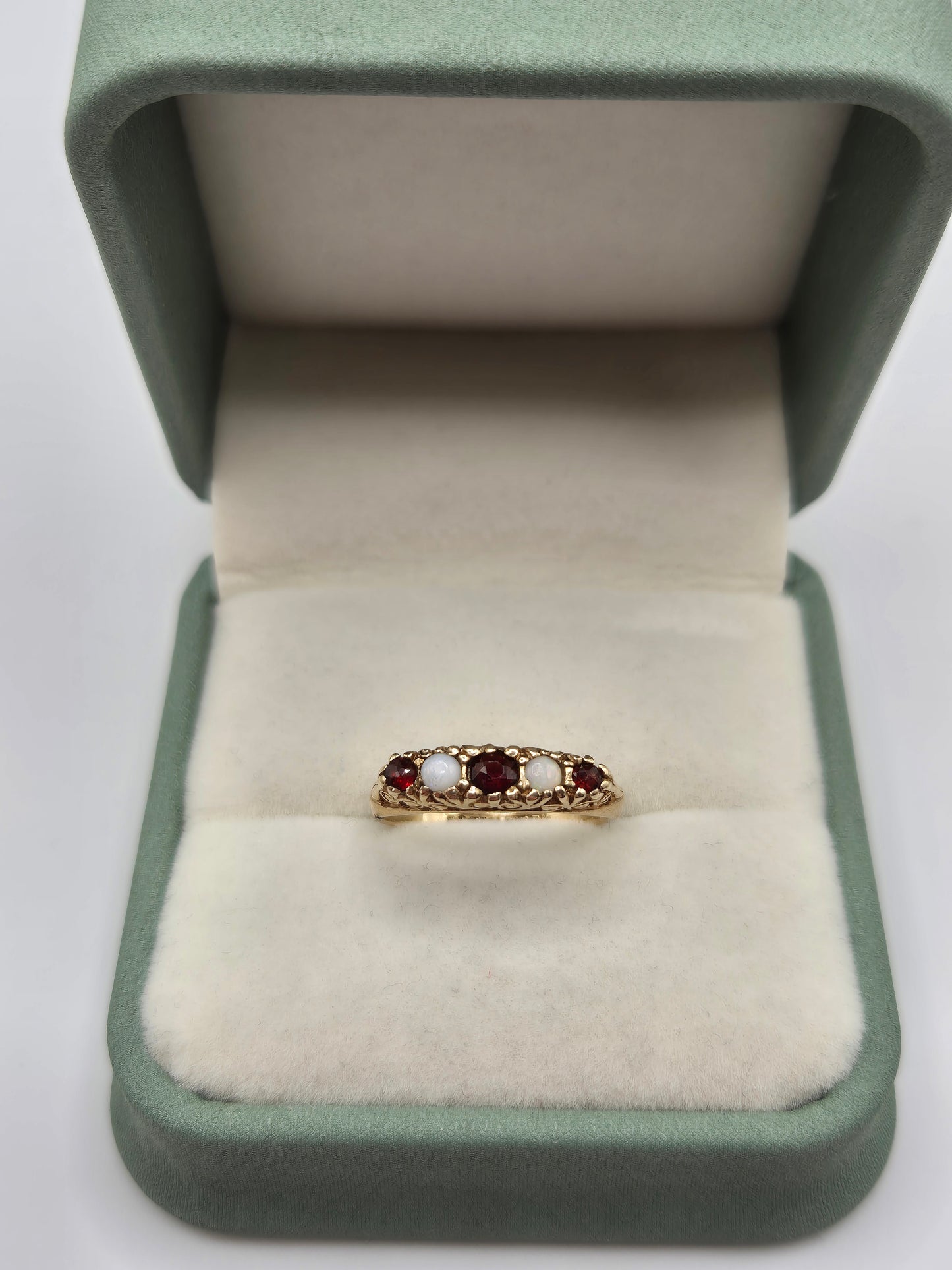 9ct gold garnet and opal ring