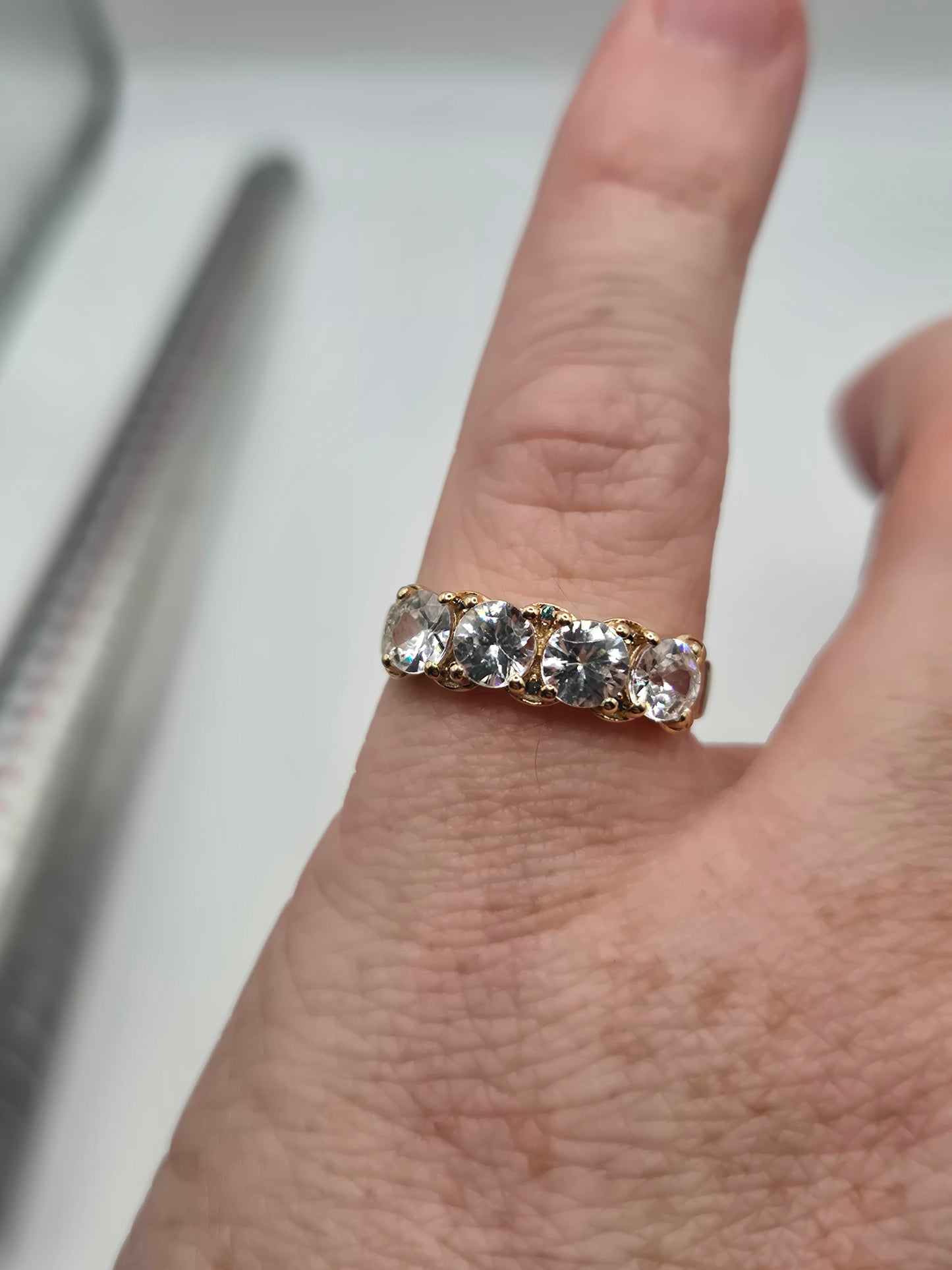 9ct gold white topaz ring