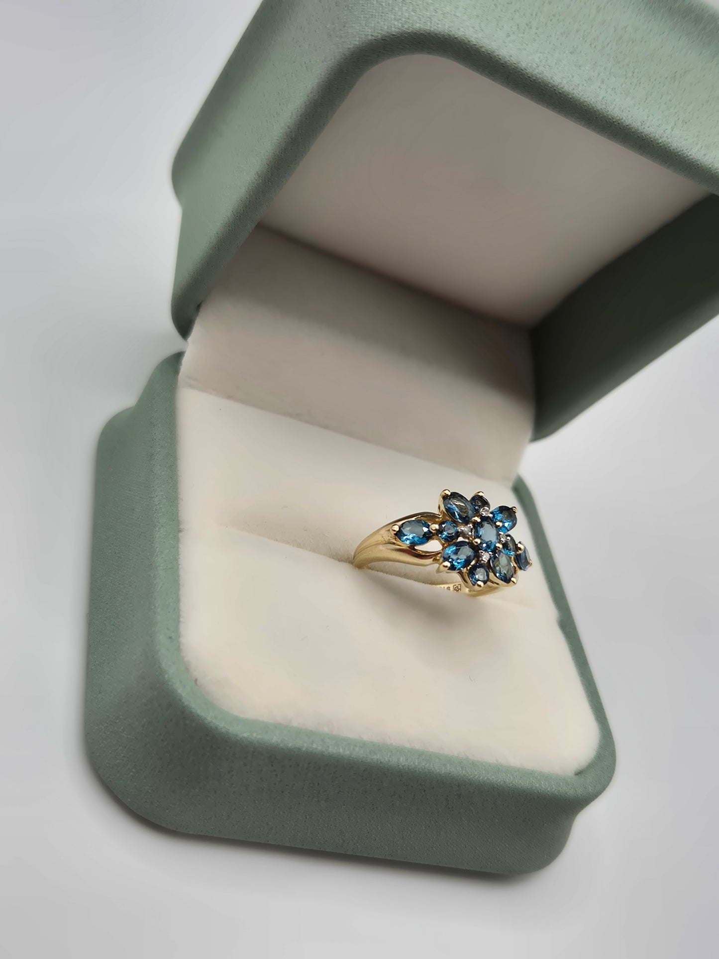 9ct gold topaz and diamond ring