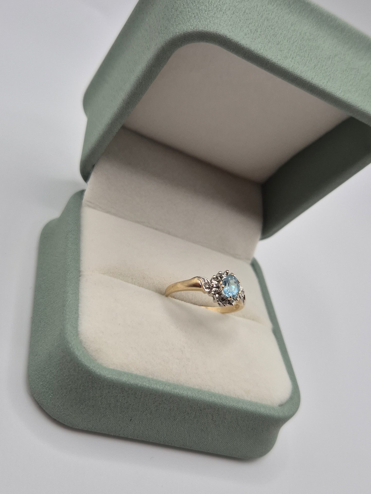 9ct gold topaz and diamond ring