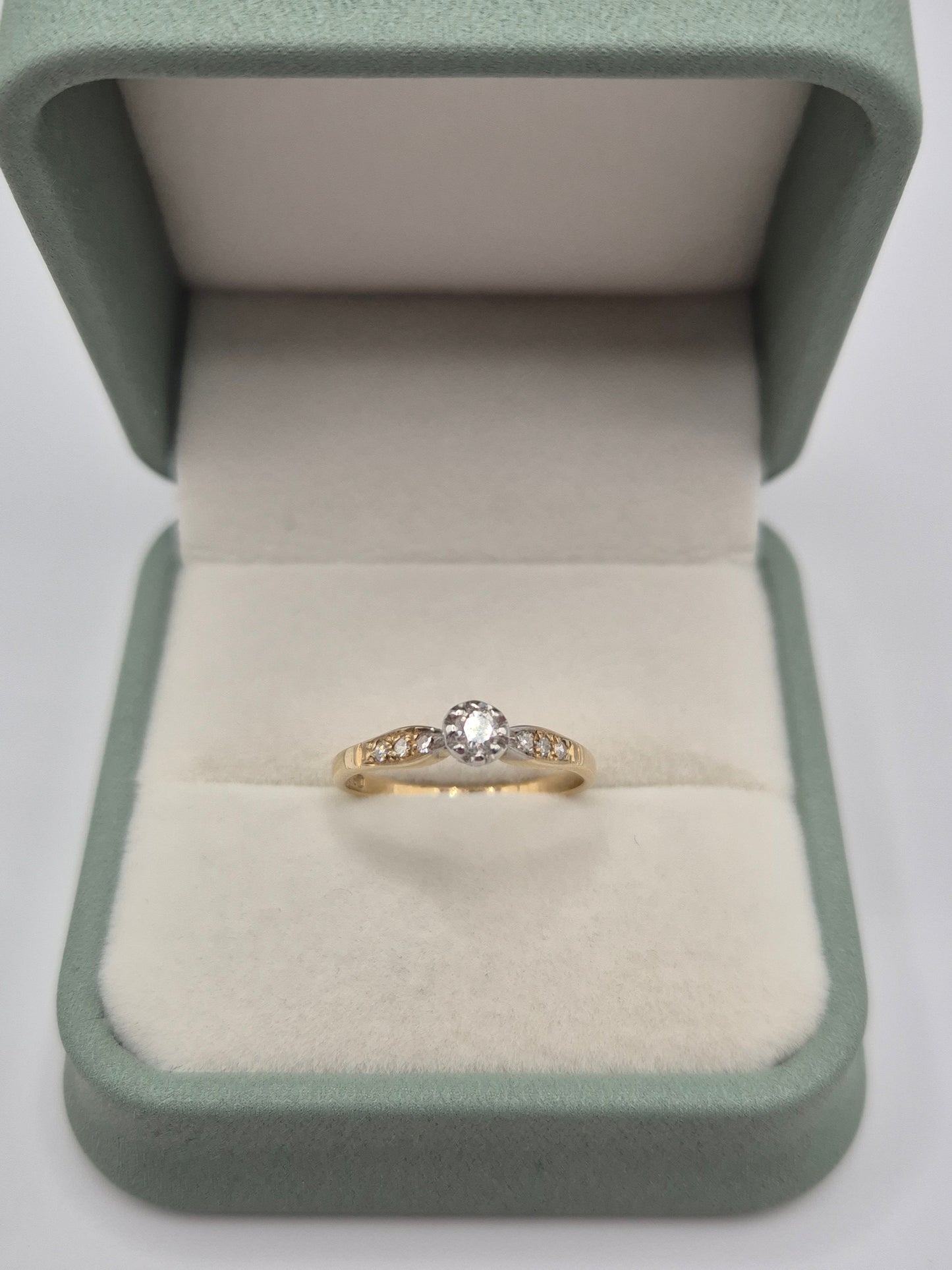 9ct gold diamond ring