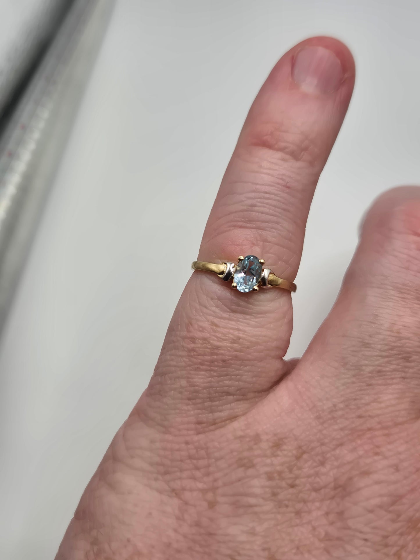 9ct gold topaz ring