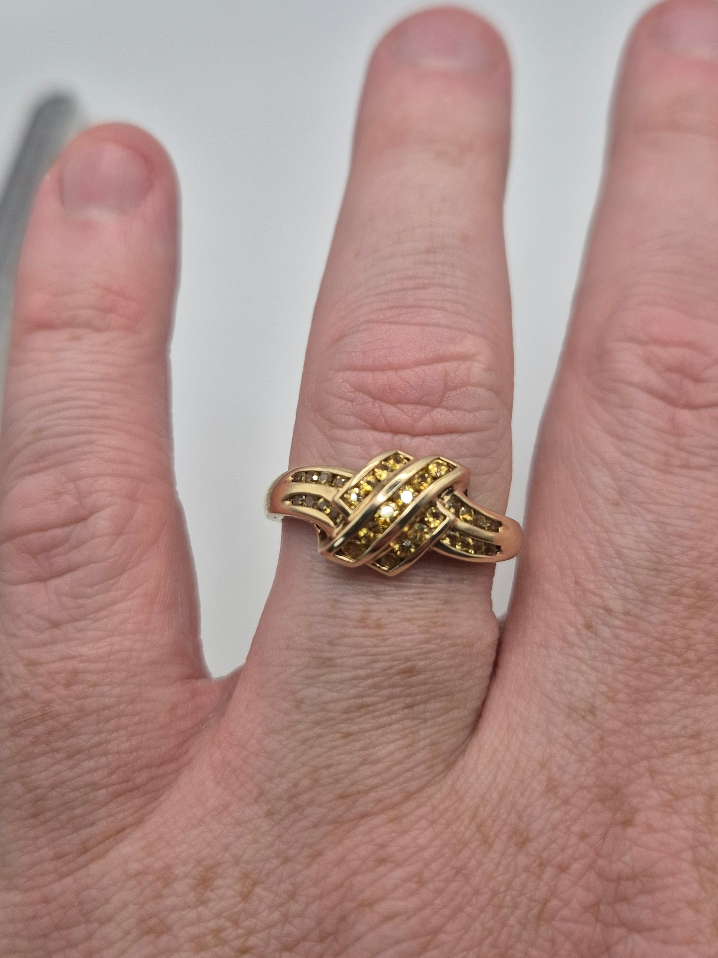 9ct gold yellow sapphire ring