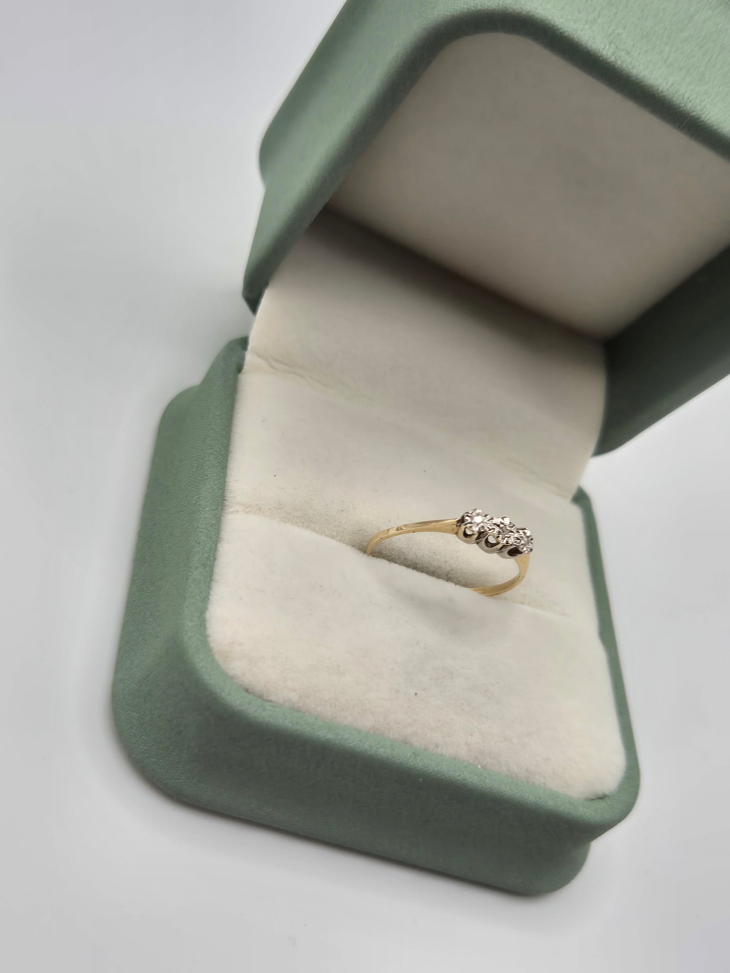 9ct gold diamond ring